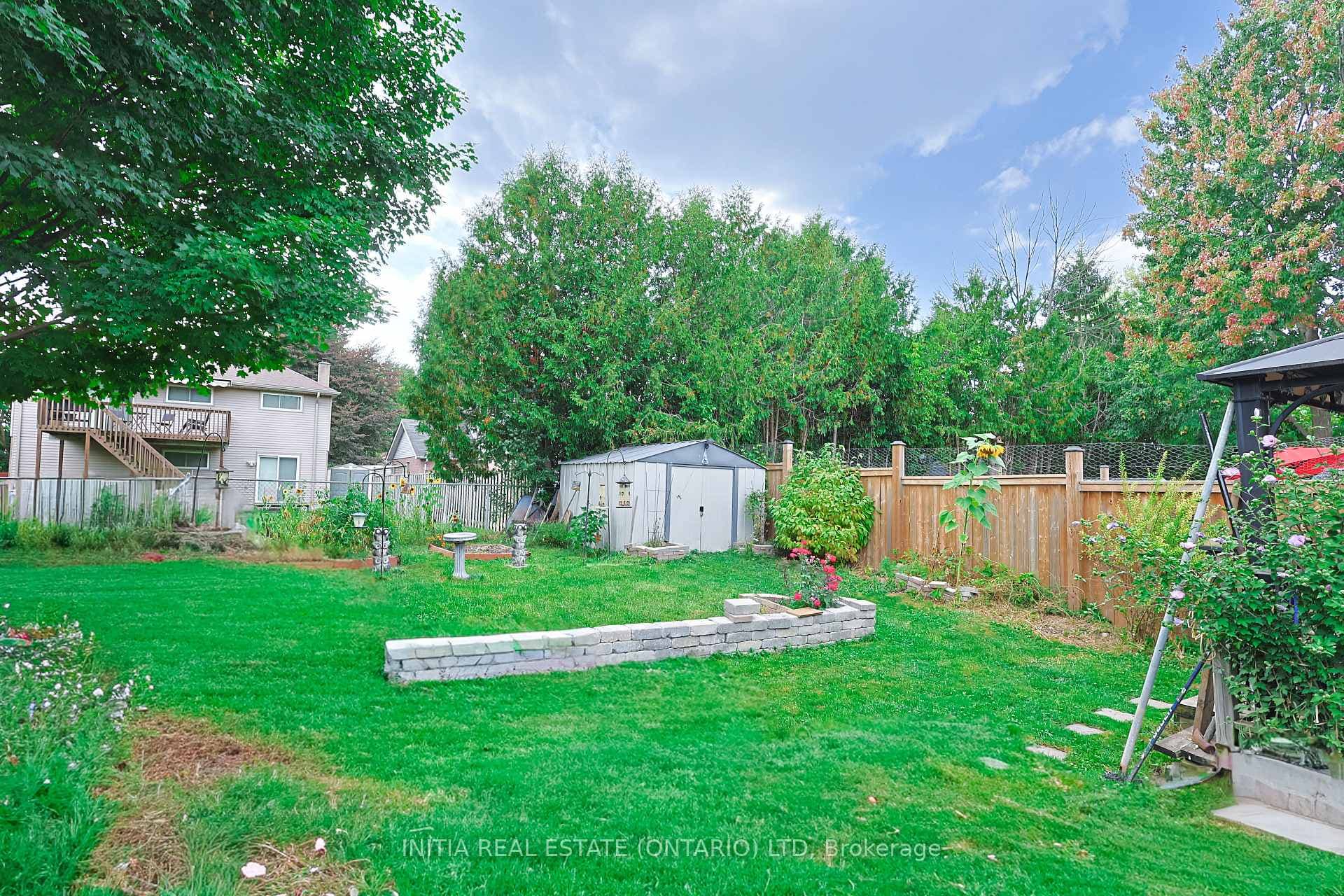 164 Augusta Crescent photo 11