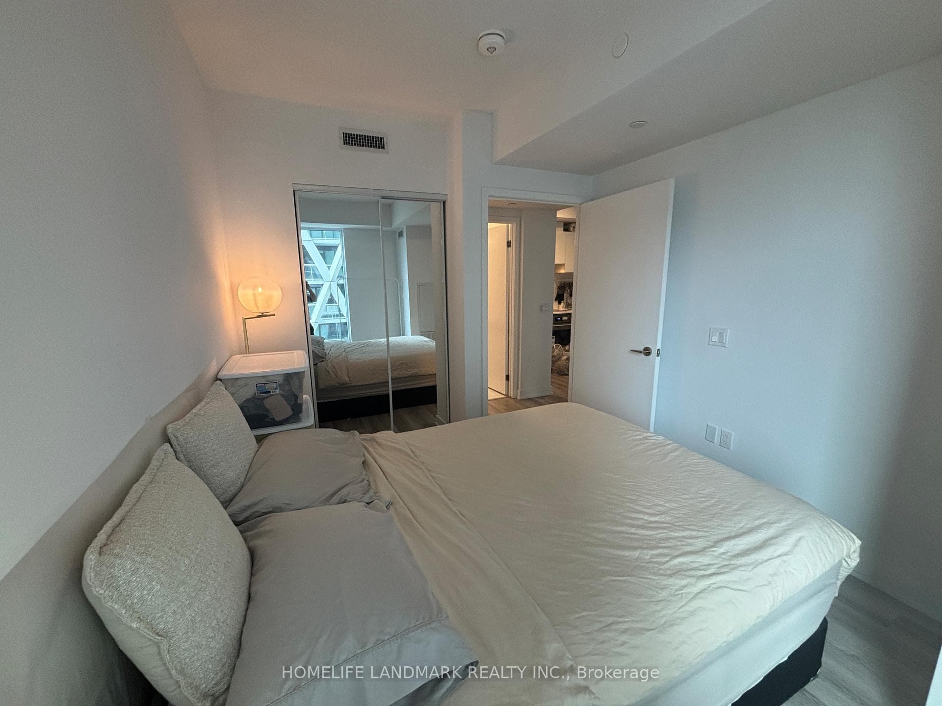 238 Simcoe Street Unit 1906 photo 7