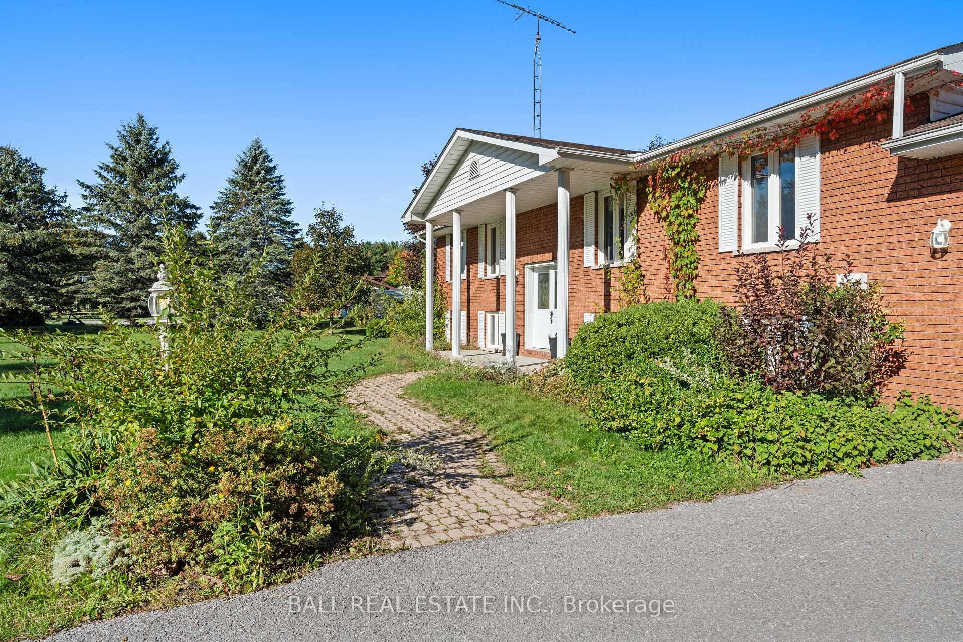 732 Ford Crescent photo 3