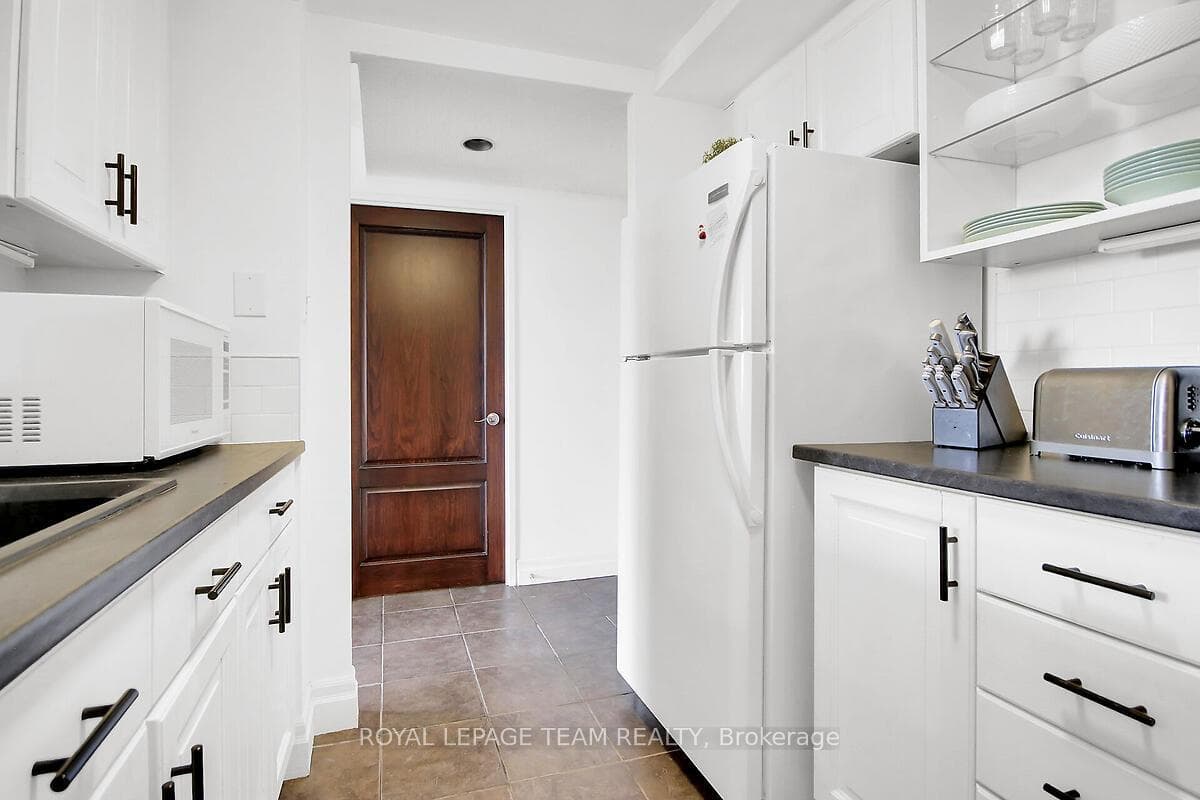 35 Holland Avenue Unit 608 photo 14