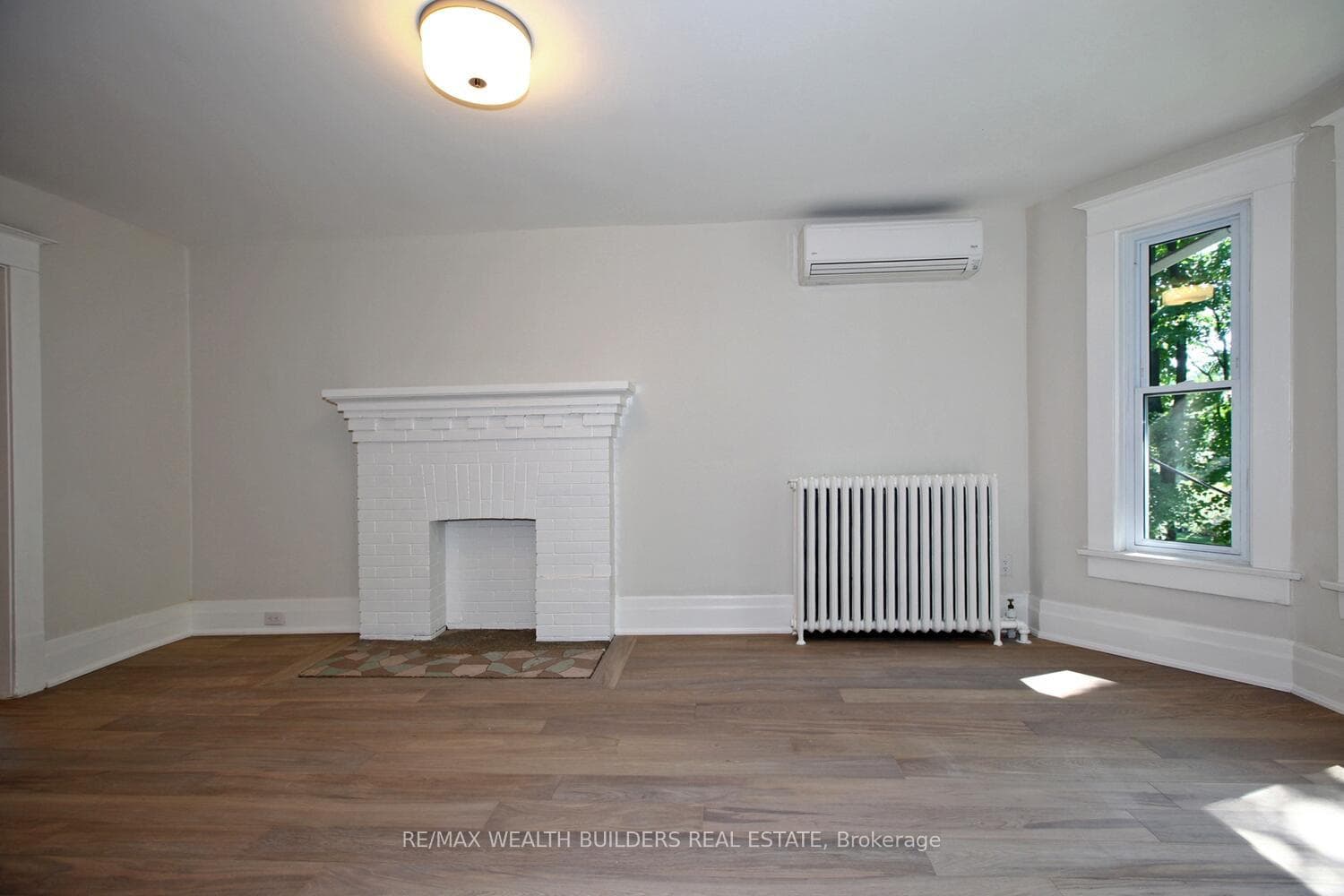163 Parkside Drive Unit B photo 3