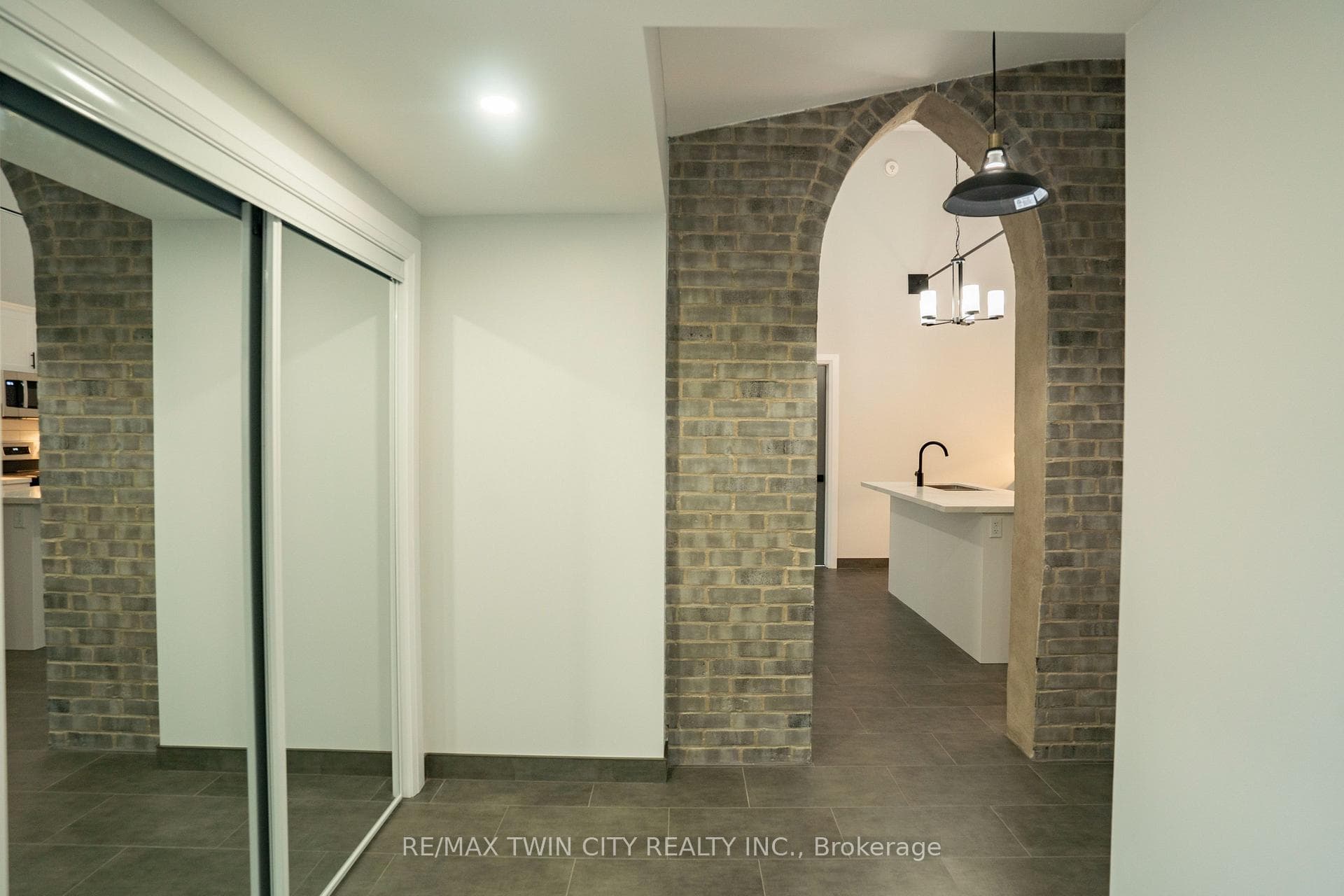 130 Elgin Street Unit 5 photo 2
