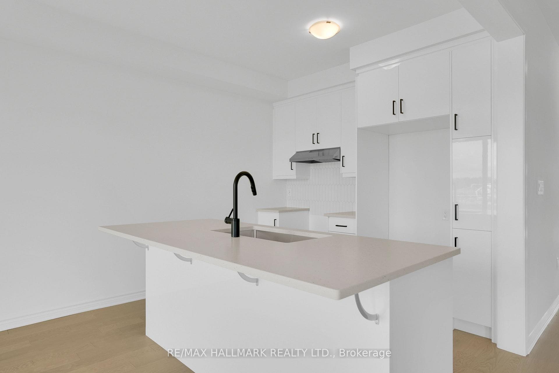 15 Foxley Heights photo 12