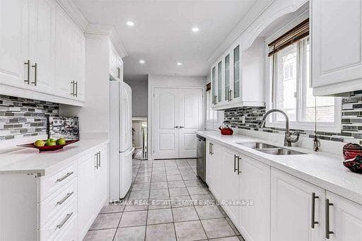 7201 Joliette Crescent Unit Upper Level photo 11