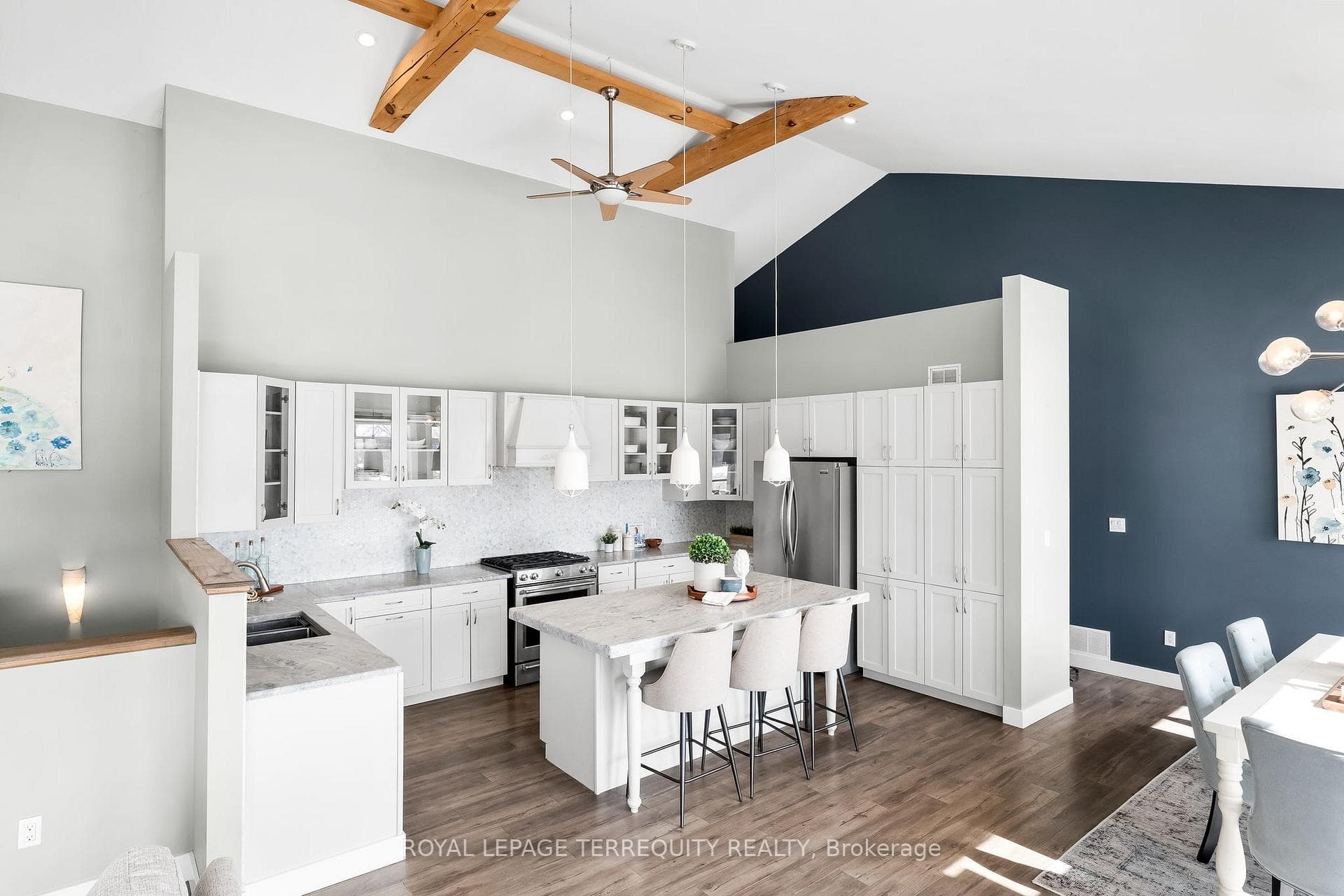 571 Catchmore Road photo 10