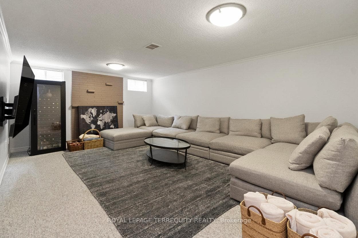 416 The Kingsway N/A photo 29