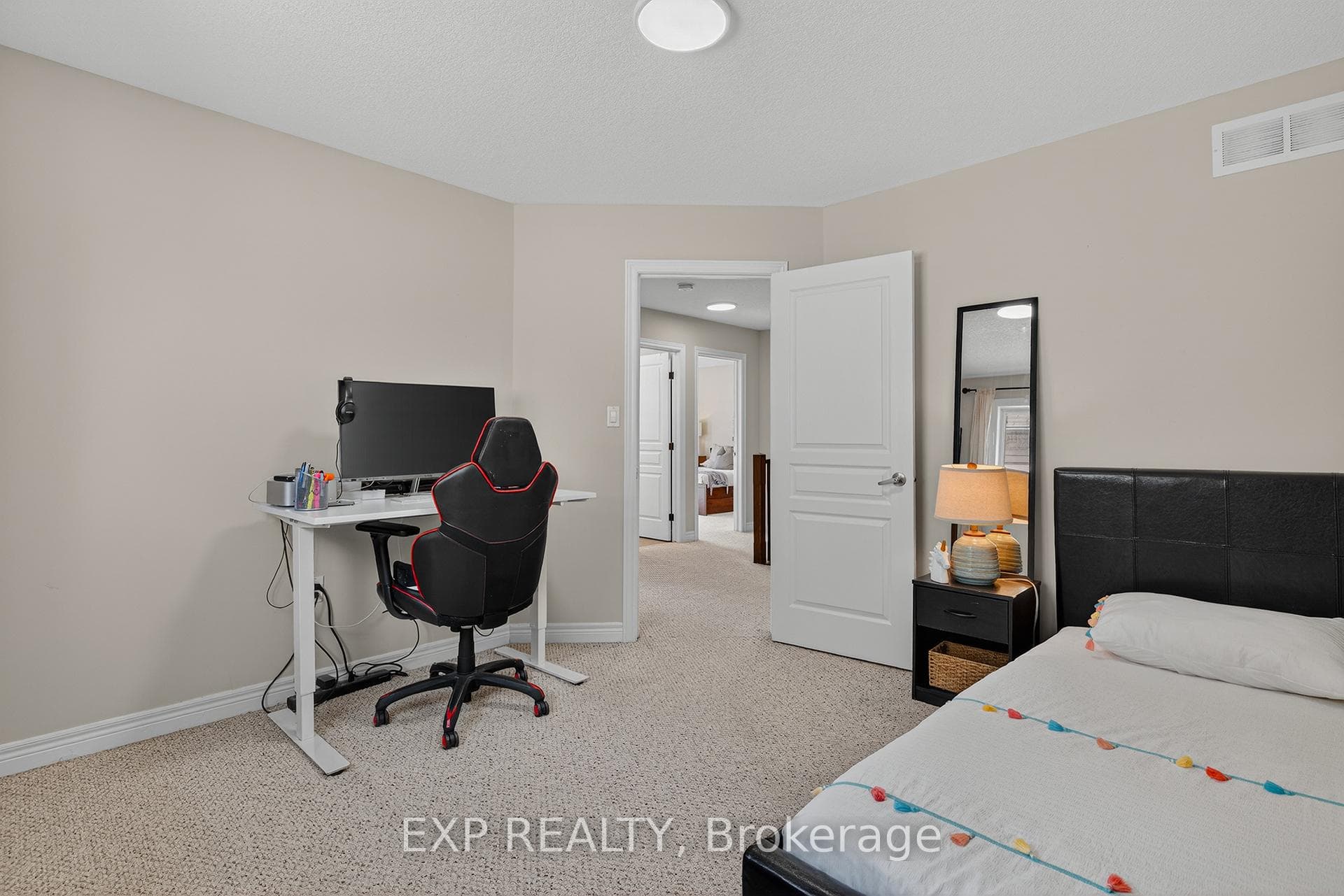 100 Garinger Crescent photo 27
