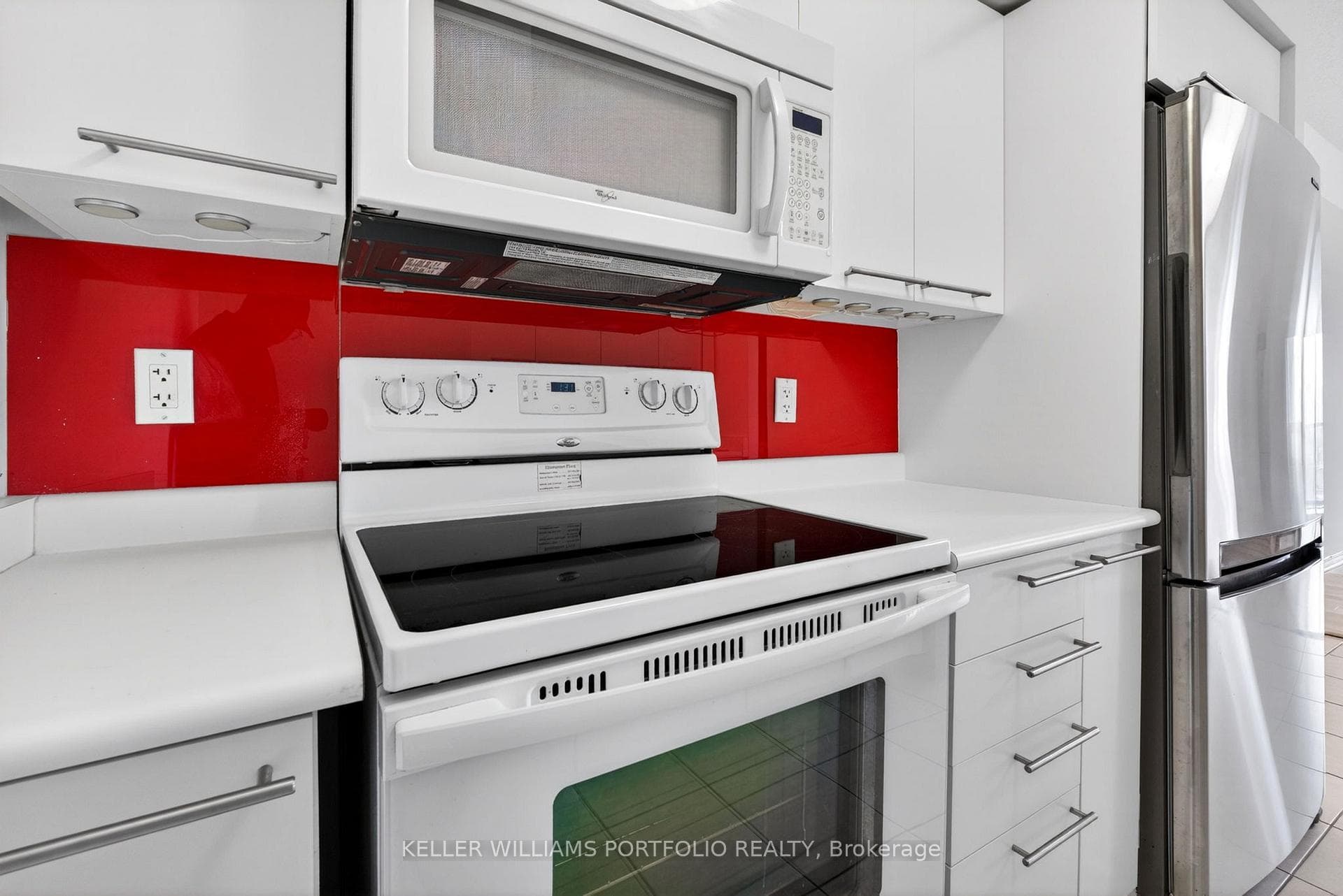 61 Heintzman Street Unit 819 photo 12