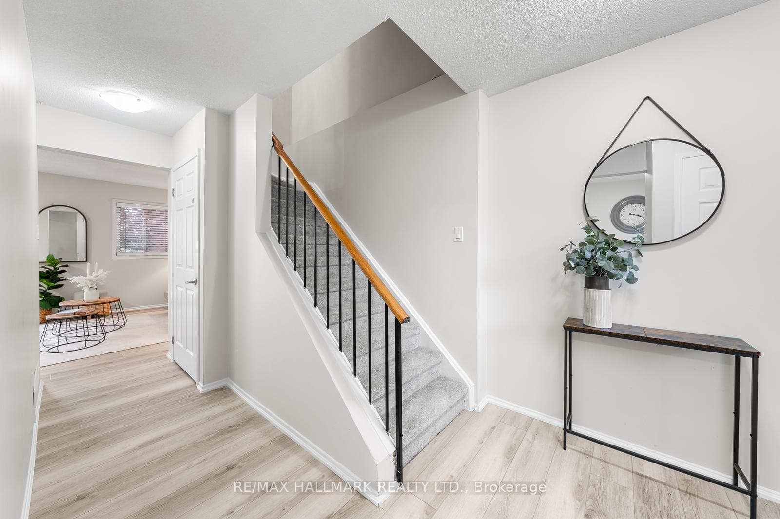527 Cobblehill Drive photo 6