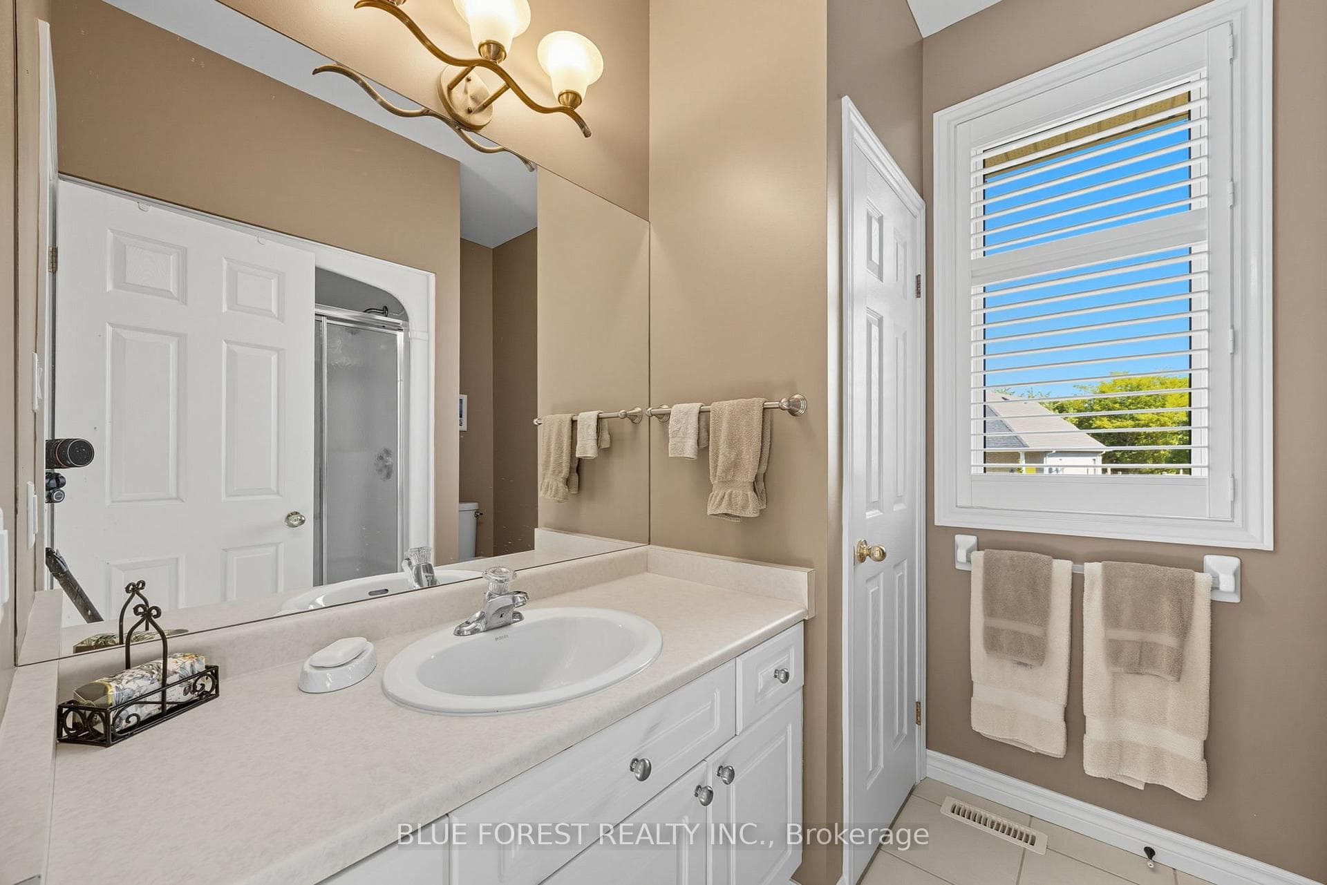 86 Calvert Lane photo 19