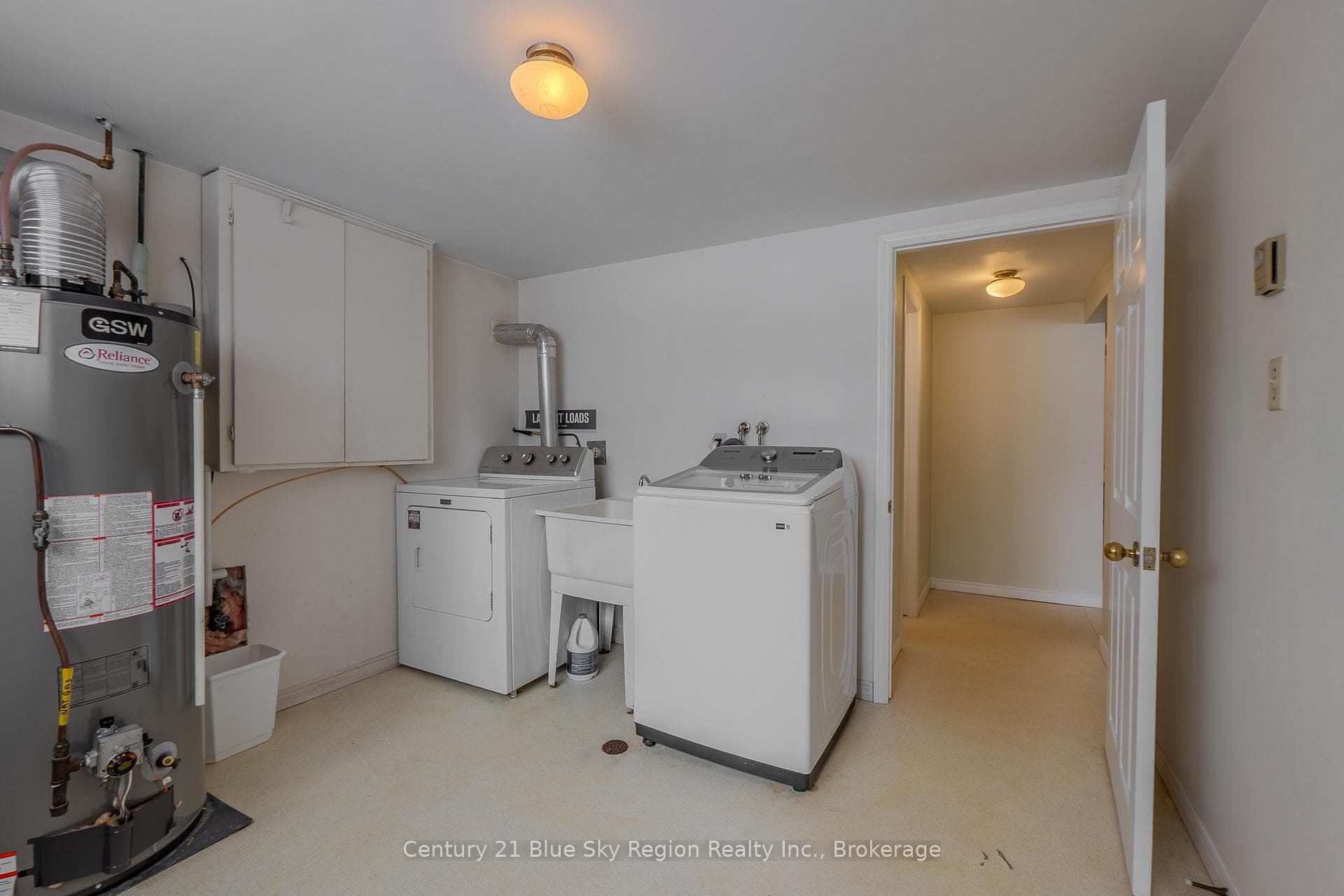 573 McLeod Street photo 29