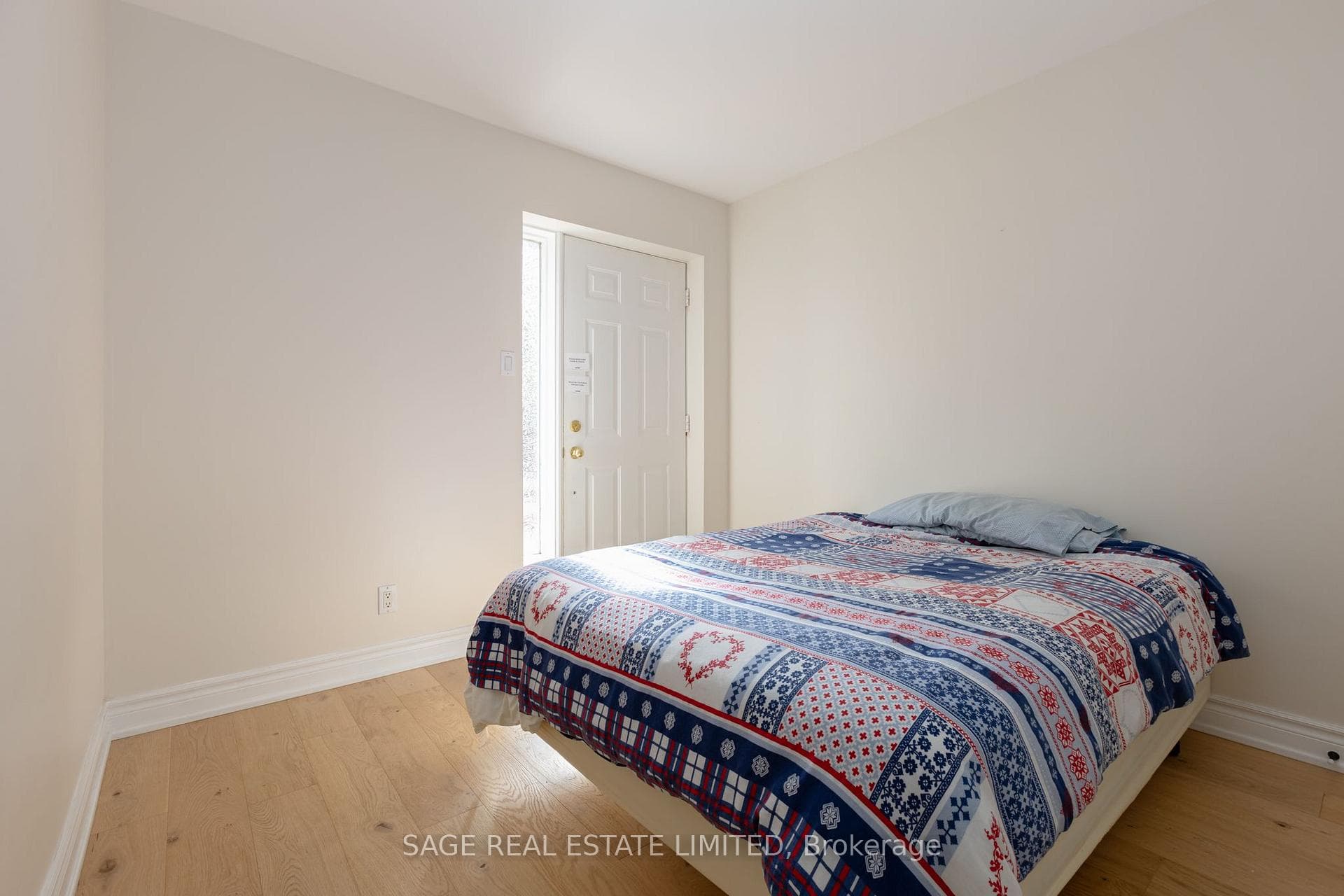 8 Lombardy Crescent photo 7