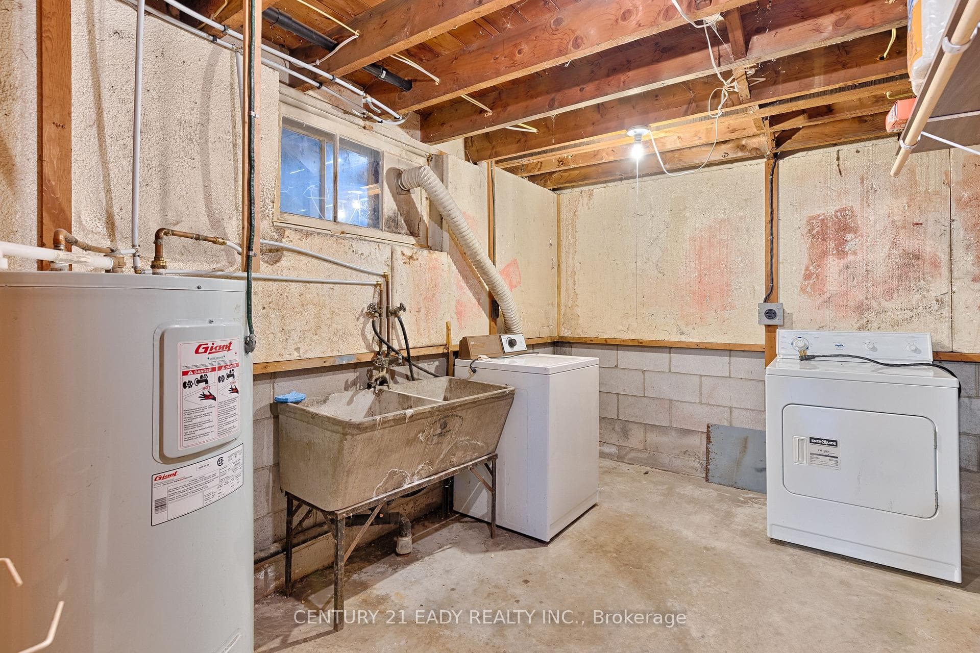 250 Bonnechere Street photo 30
