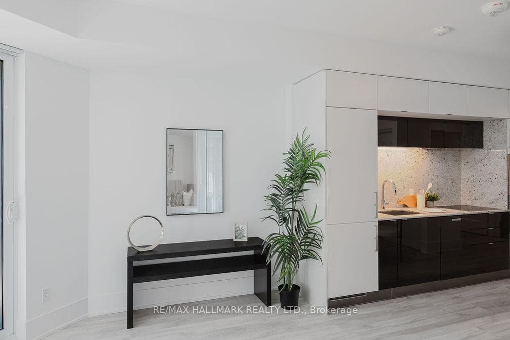 1 EDGEWATER Drive Unit 520 photo 19