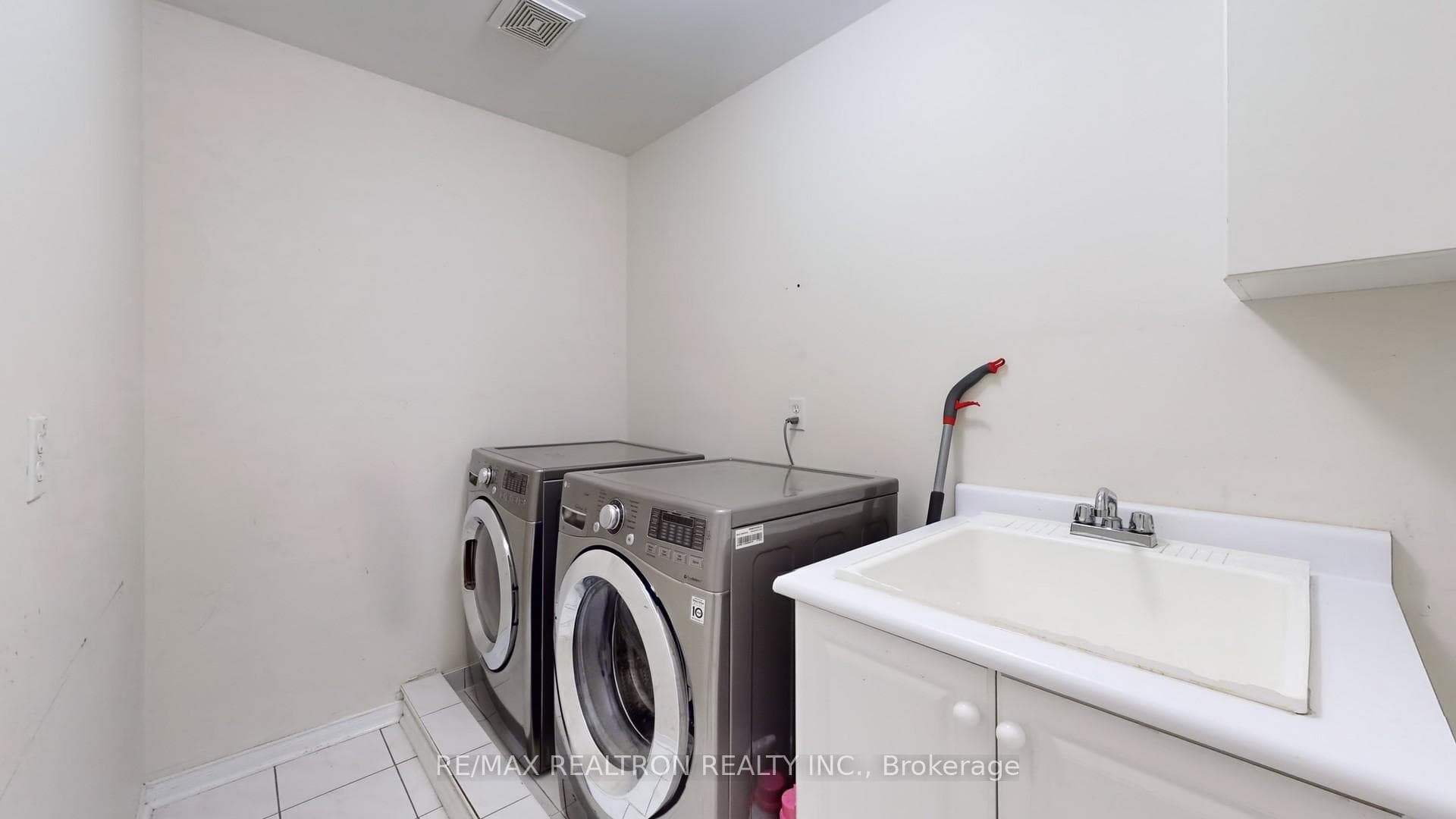 53 Lebovic Drive photo 26