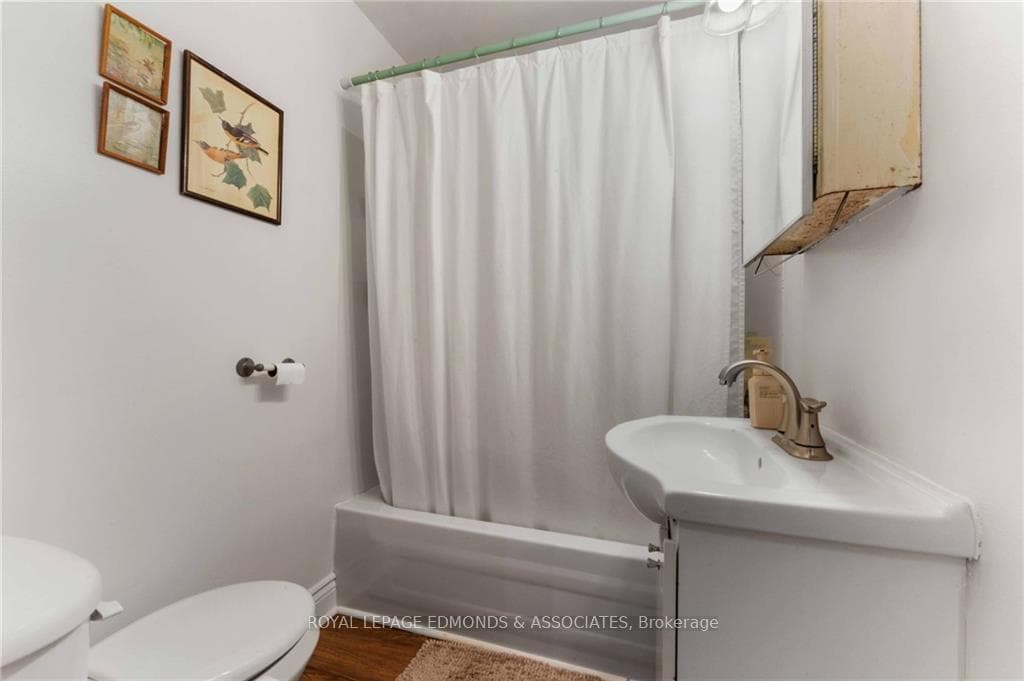 218 FRASER Street photo 18