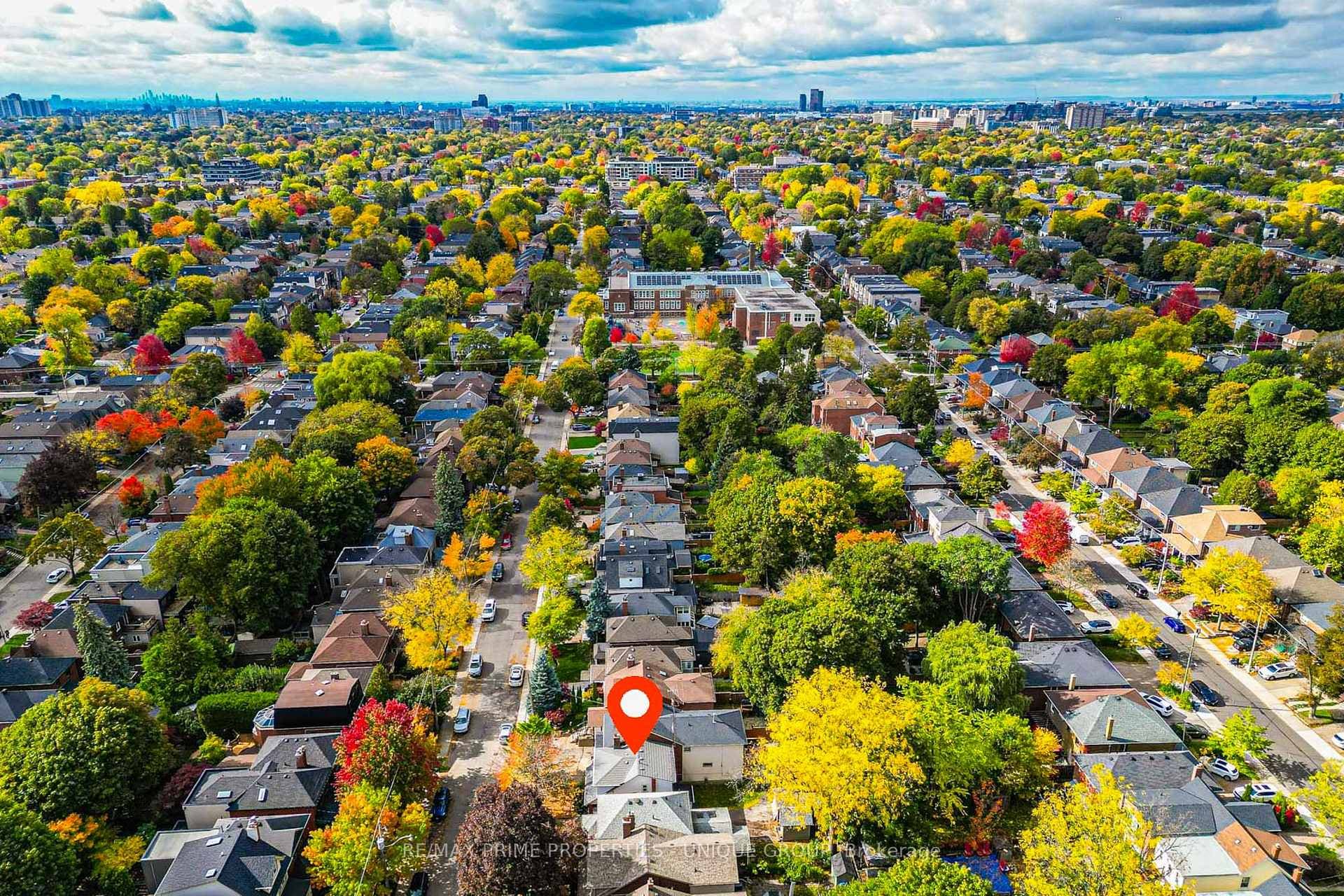 Brookdale Ave to the west