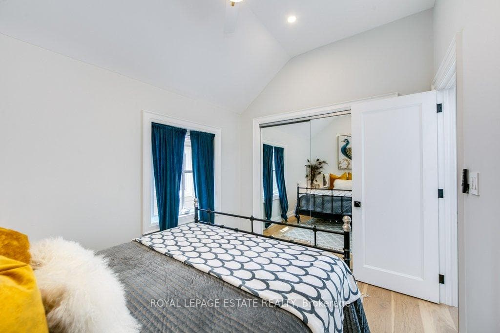 25 Herbert Avenue photo 29