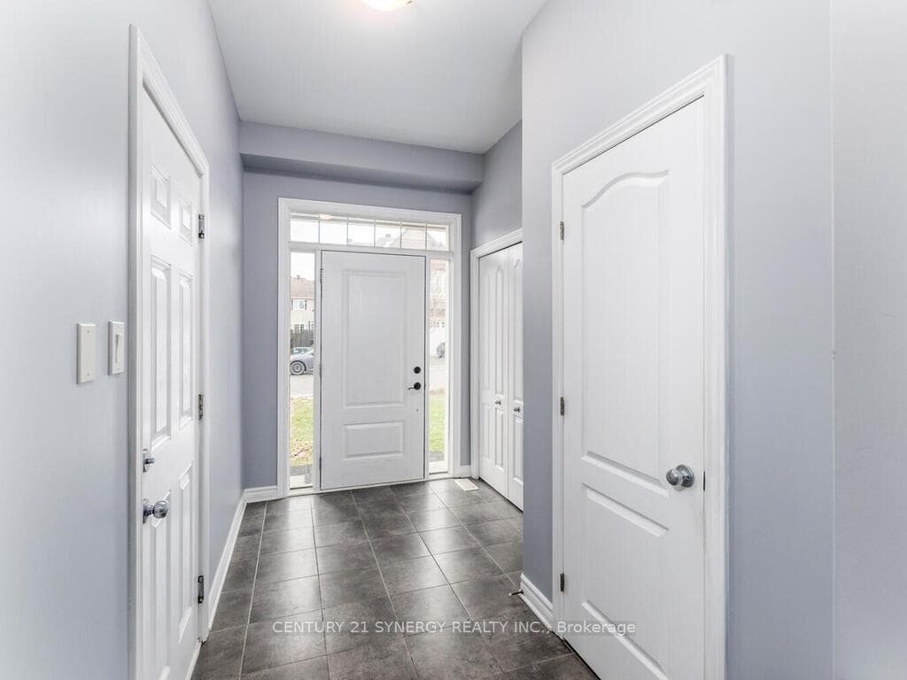 634 Moorpark Avenue photo 4