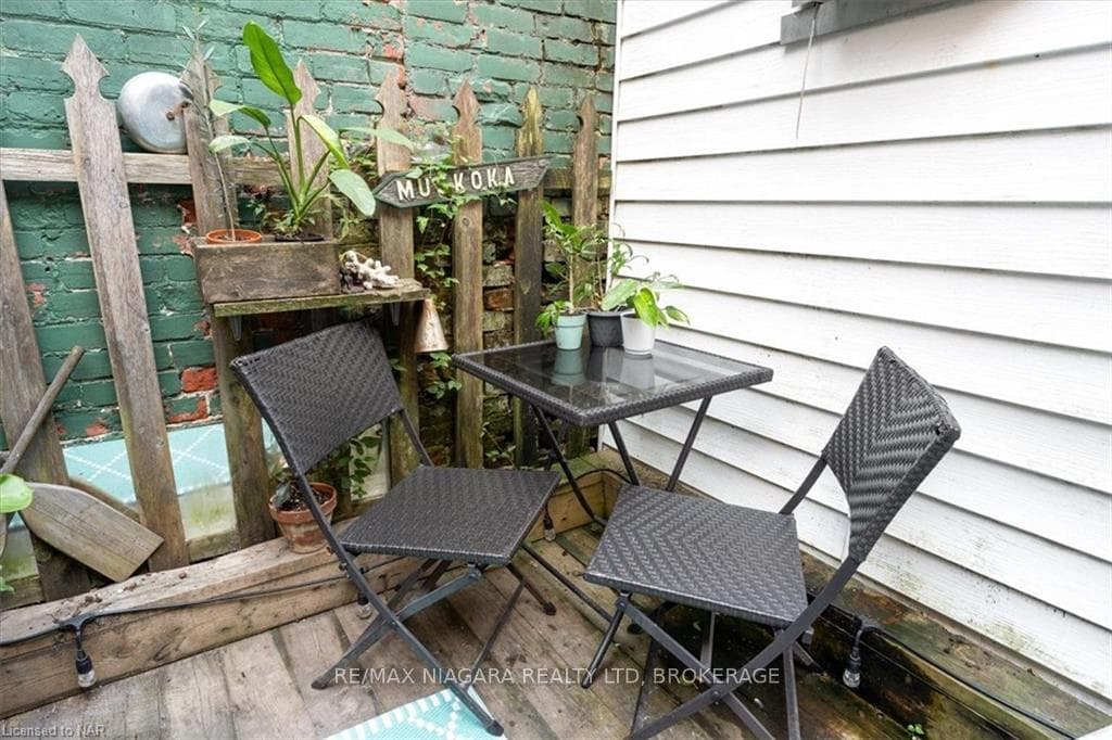 107 QUEEN ST Street photo 28