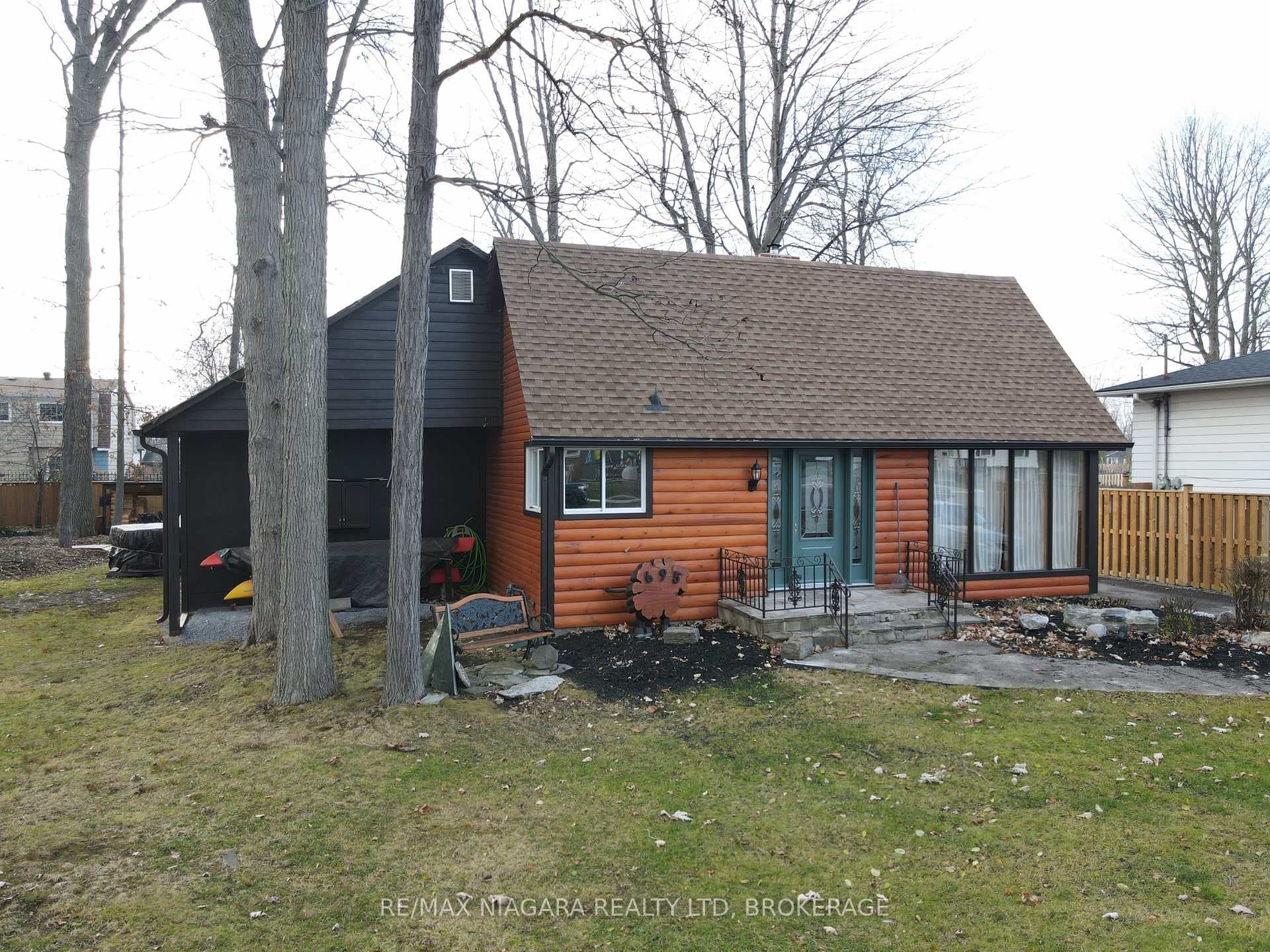 695 Lakeside Road photo 5