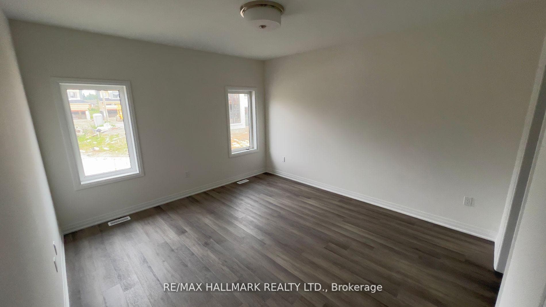 3786 sunbank Crescent photo 11