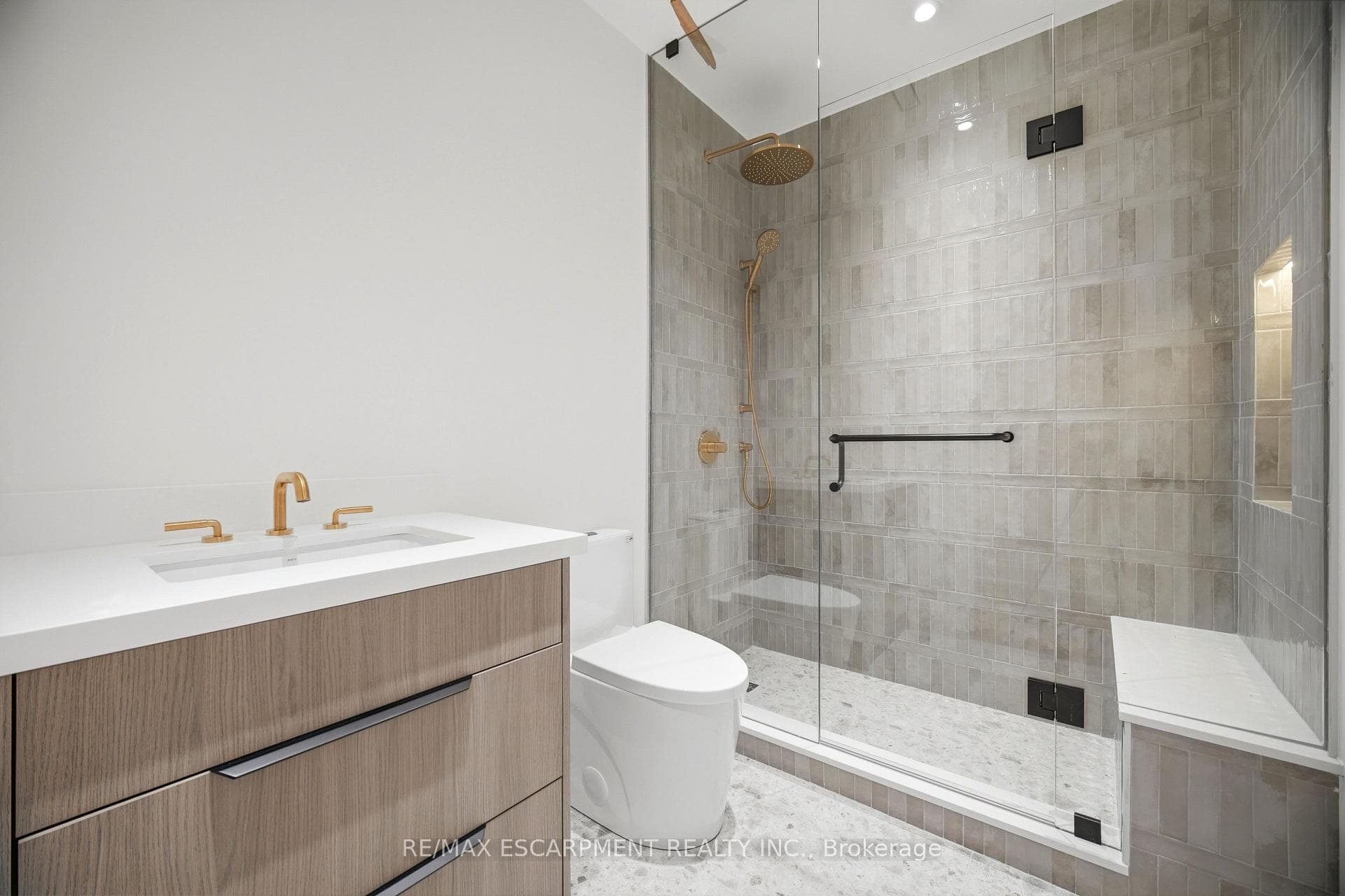 40B Maple Avenue photo 43
