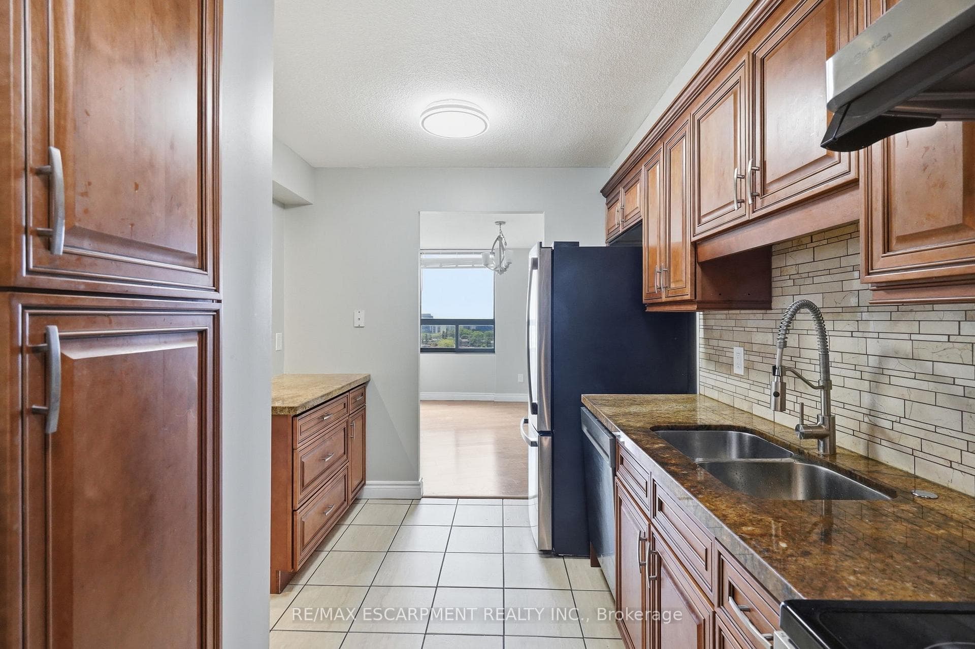 50 MISSISSAUGA VALLEY Boulevard Unit 1516 photo 3