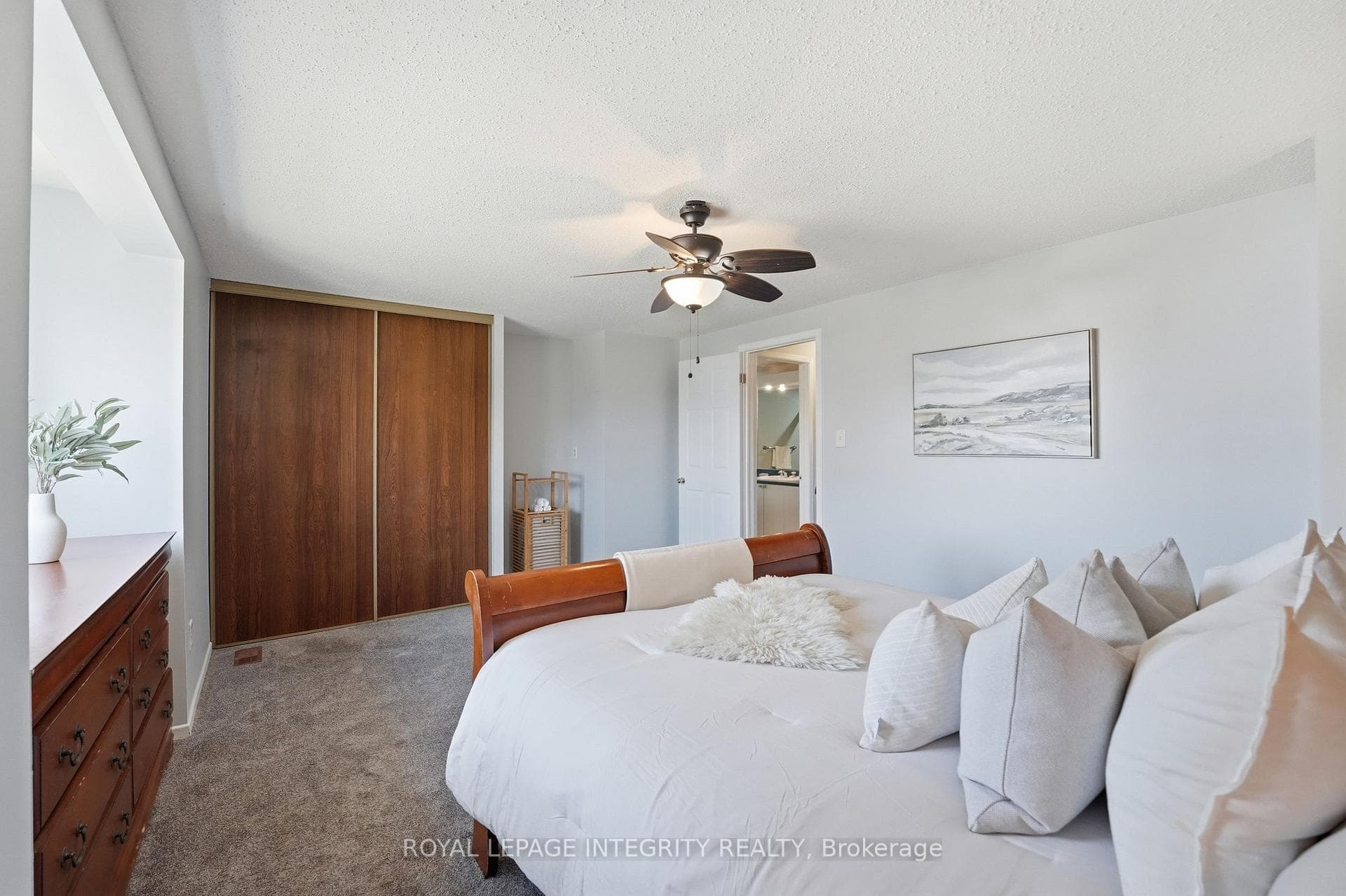 776 Vinette Crescent photo 11