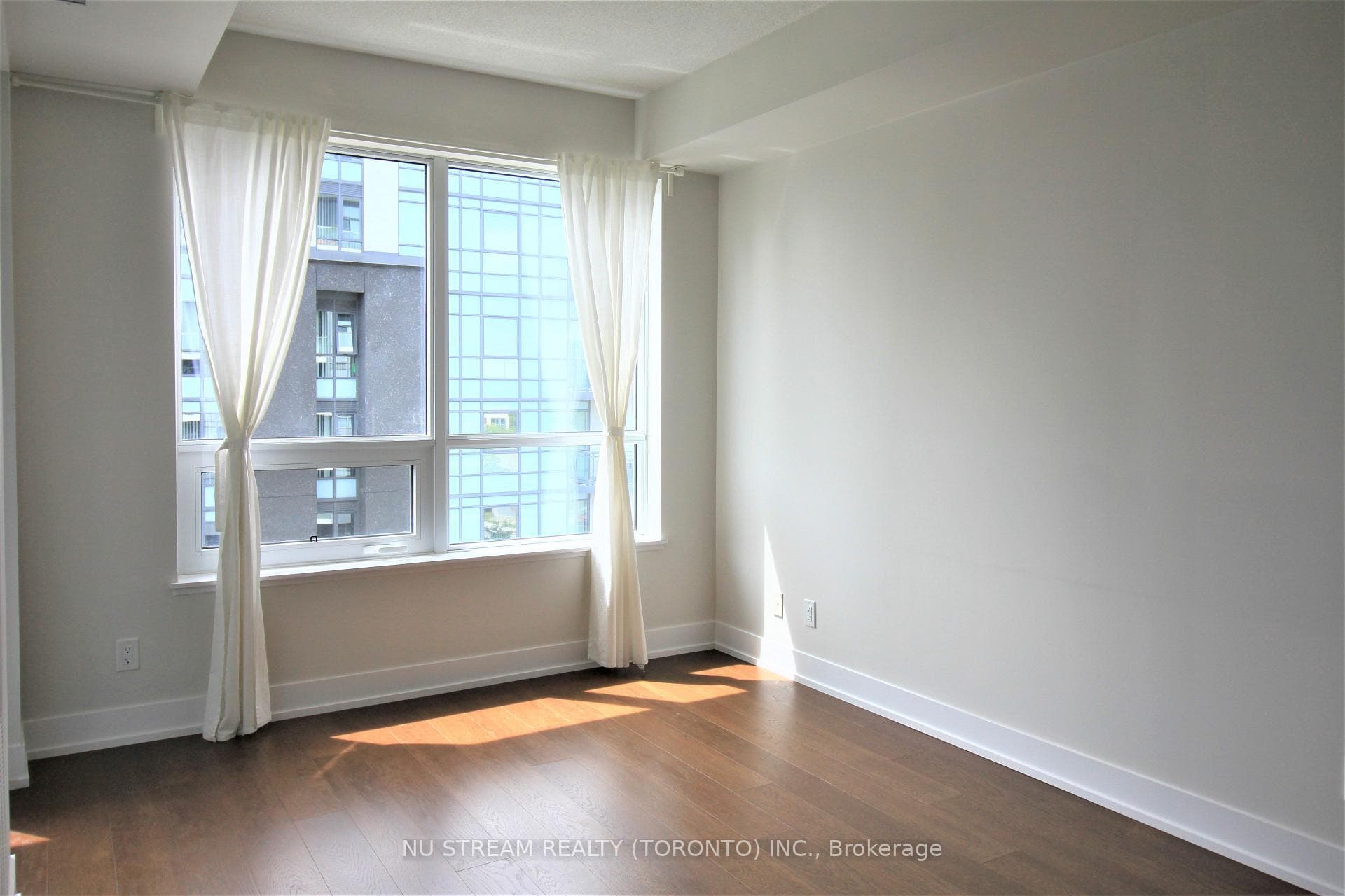 7 Kenaston Gardens Unit 507 photo 8
