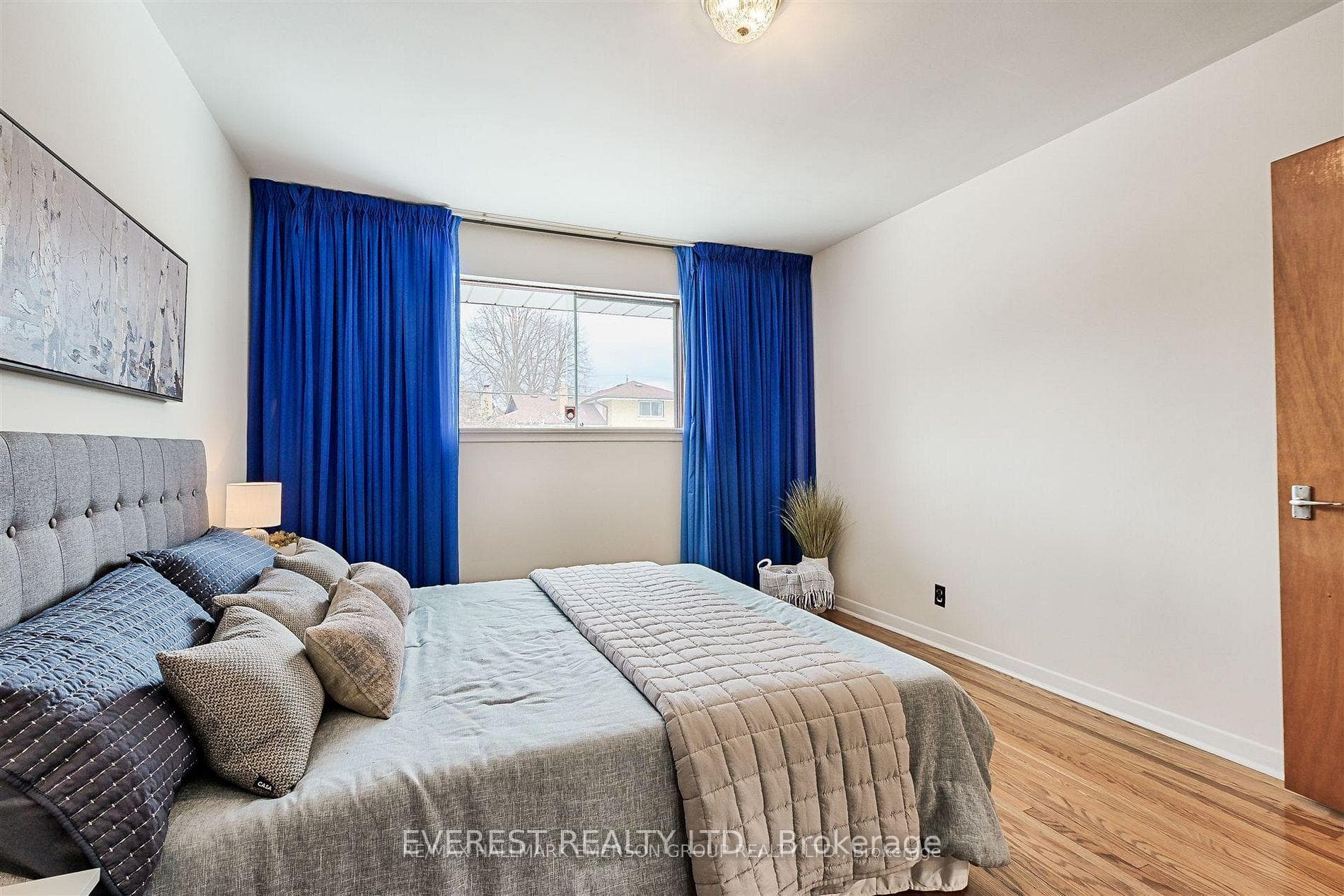 99 Rochman Boulevard photo 11