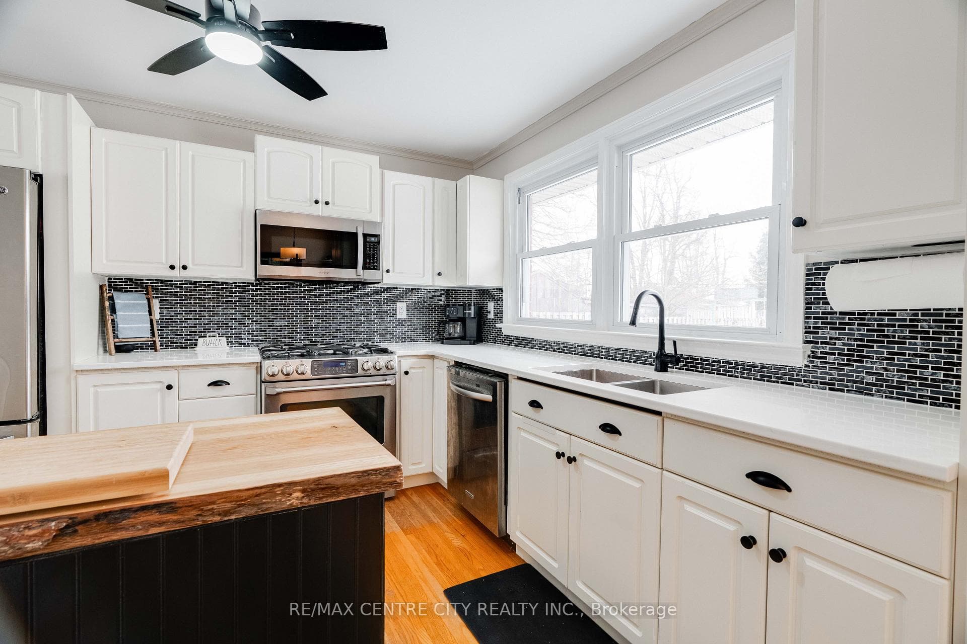 311 Adelaide Street photo 13