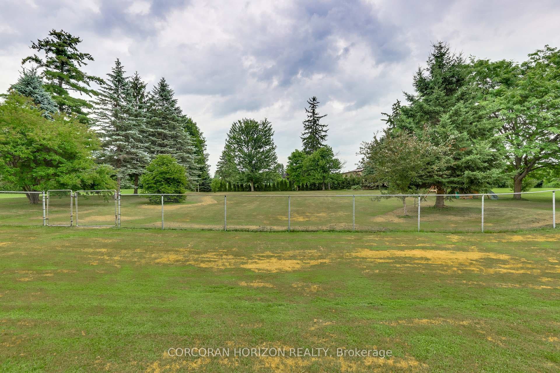 4542 Avenue Road photo 44
