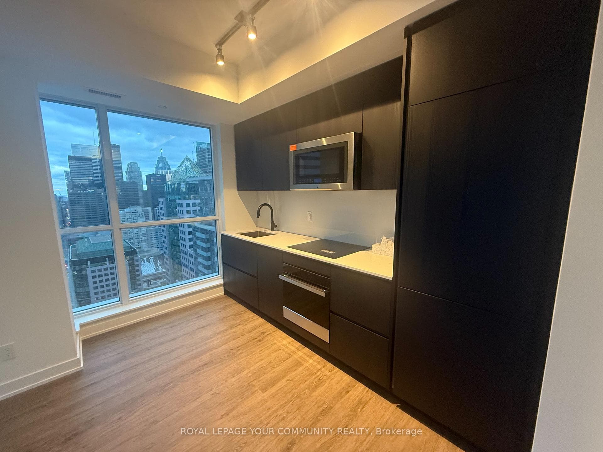 327 King Street Unit 3407 photo 3