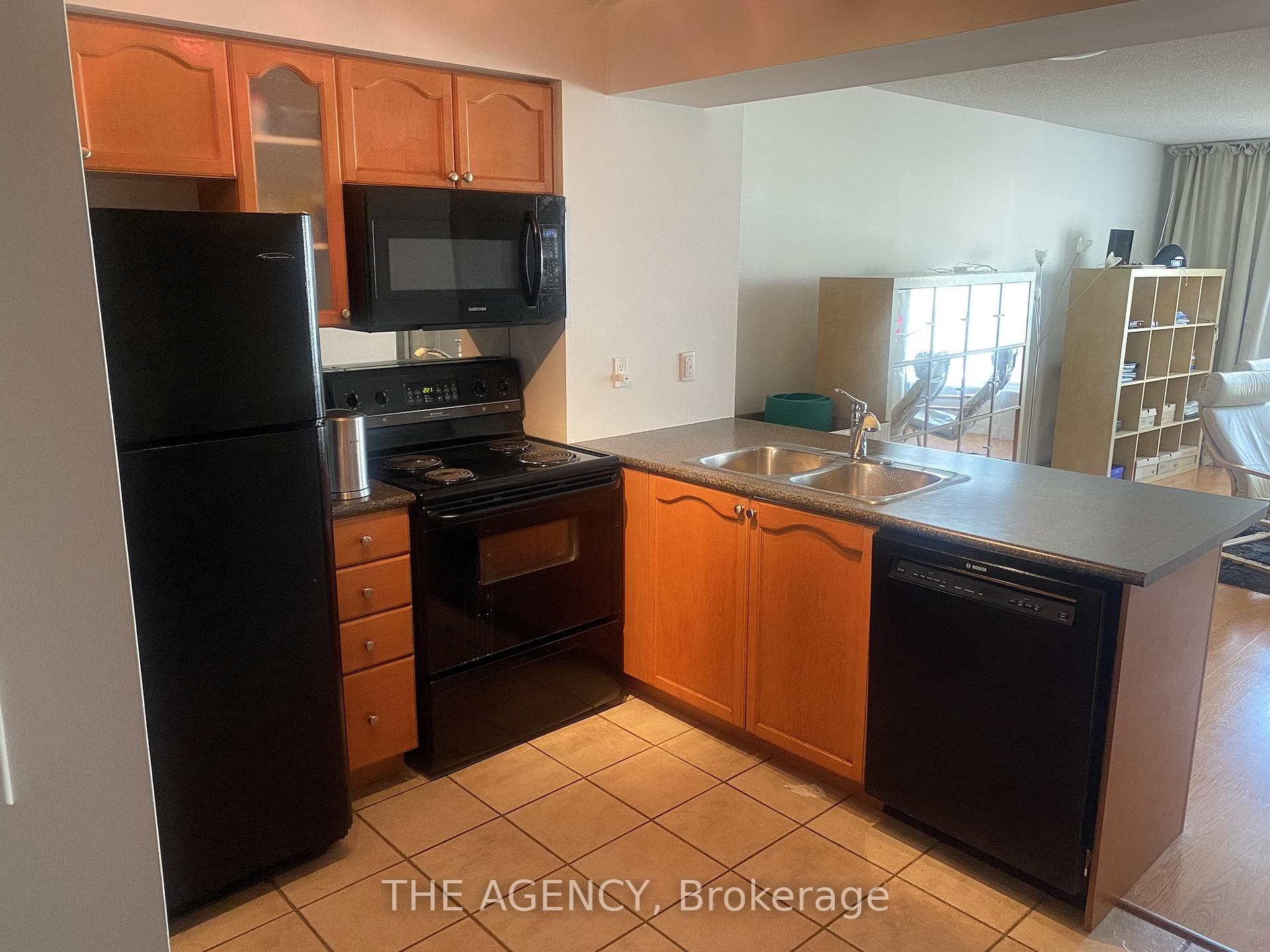 410 Queens Quay Unit 605 photo 13