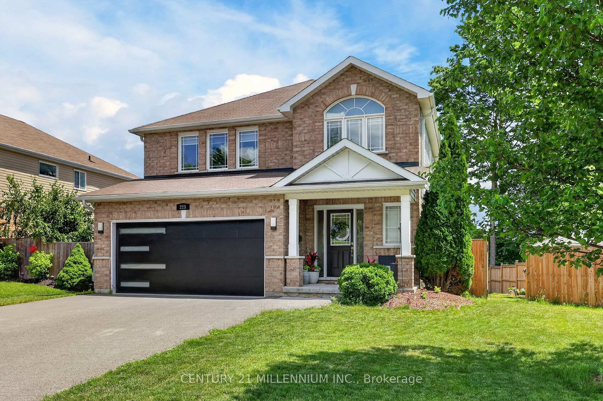 225 Lorne Court photo 1