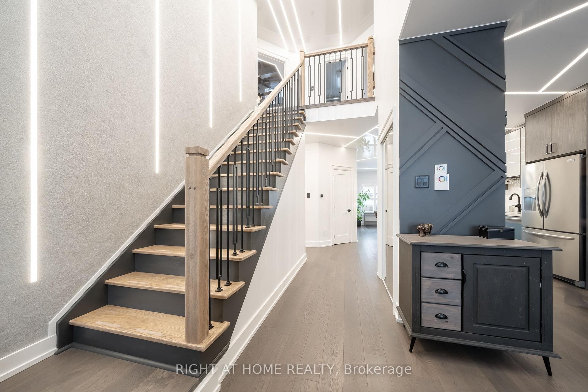 130 Sail Crescent photo 1