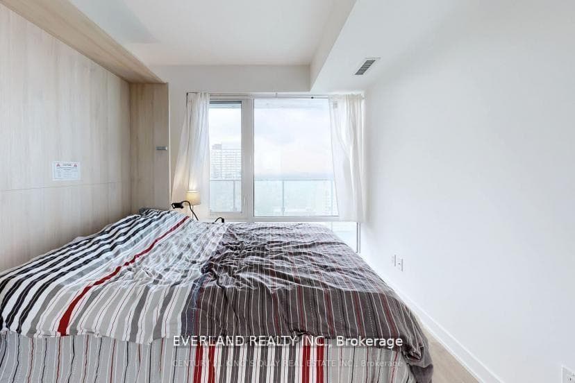 501 Yonge Street Unit 4113 photo 9