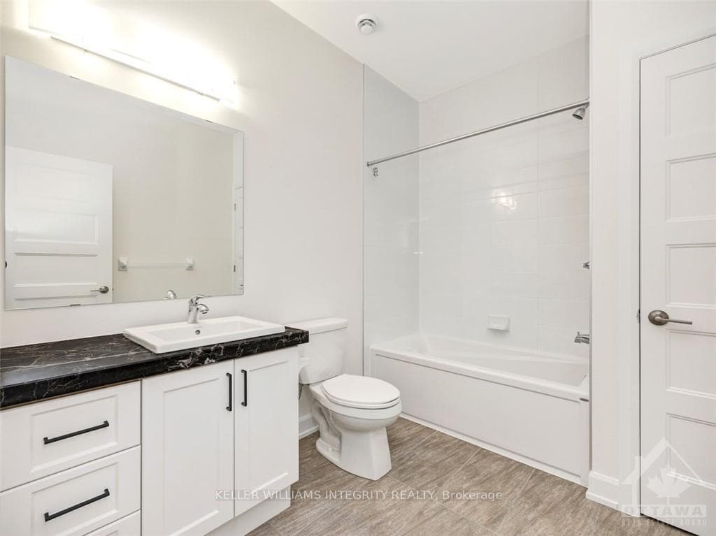 906 CHABLIS Crescent photo 23