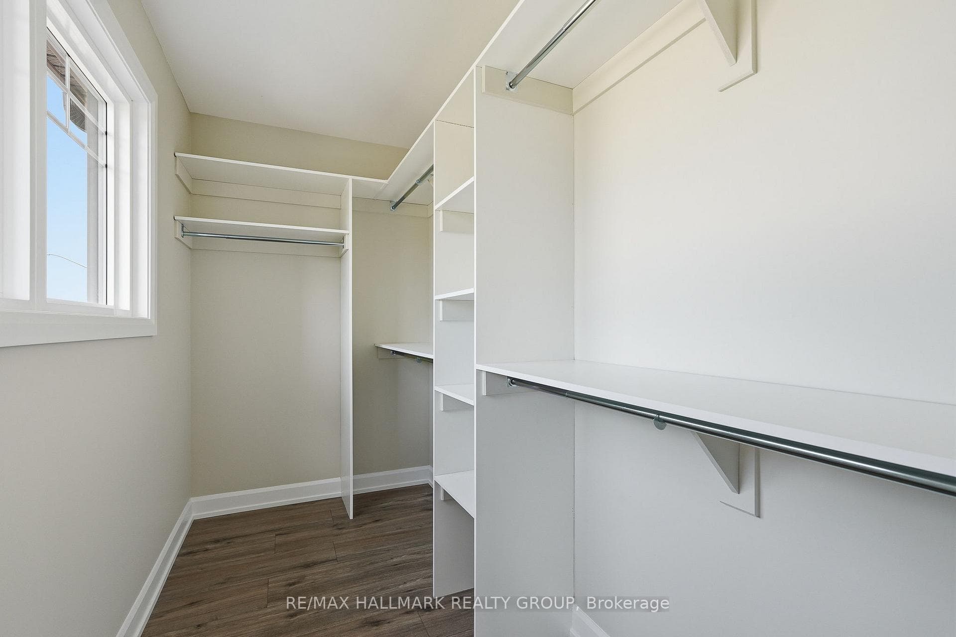 146 ELIZABETH Drive photo 26