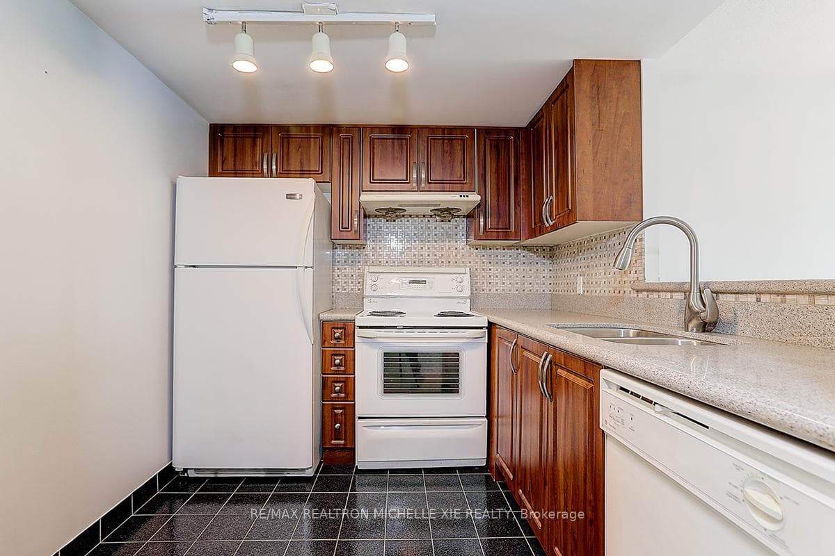 8 Lee Centre Drive Unit Unit503 photo 12