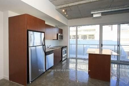 201 Carlaw Avenue Unit 404 photo 4