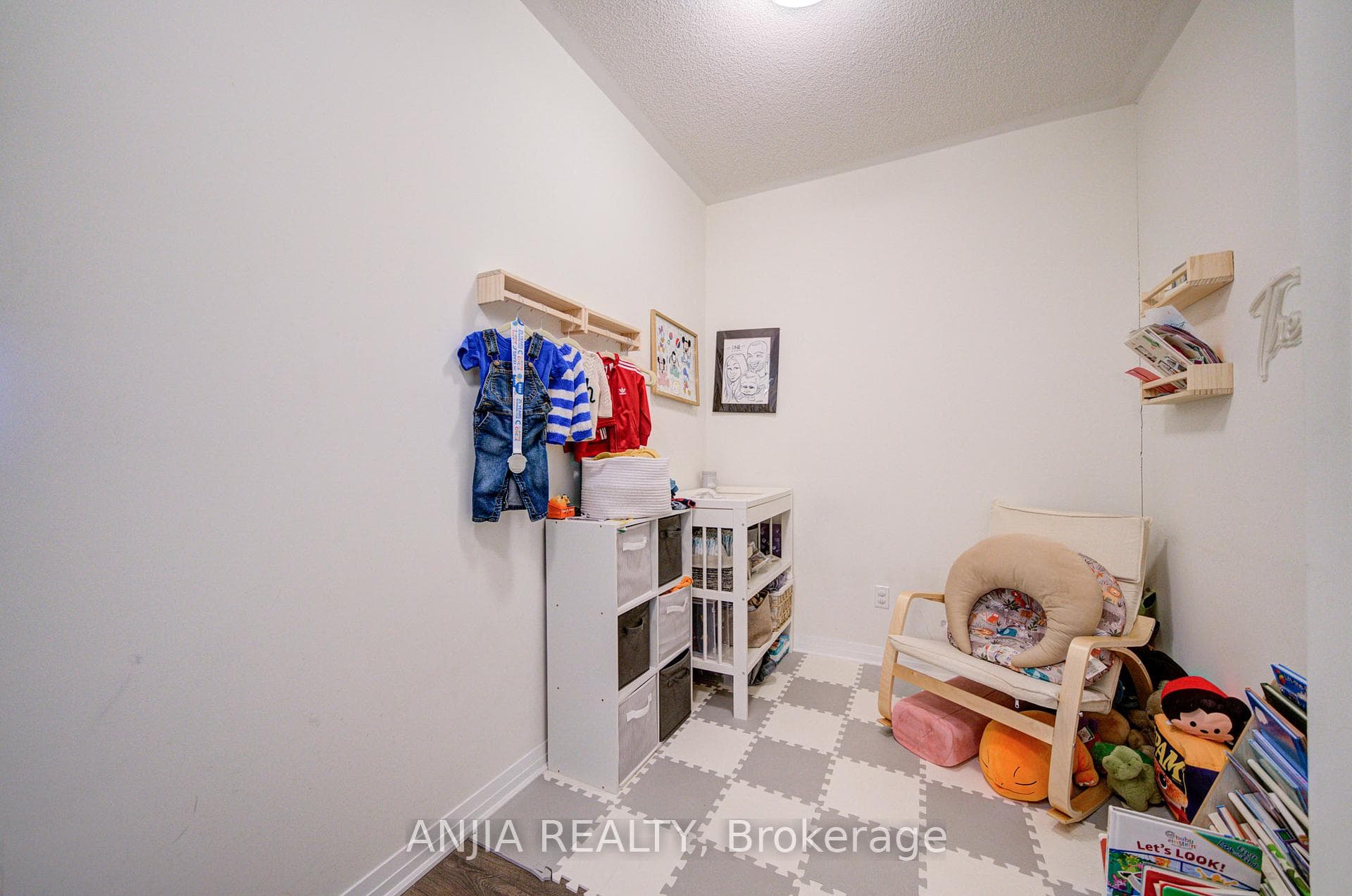 58 Adam Sellers Street Unit 614 photo 10
