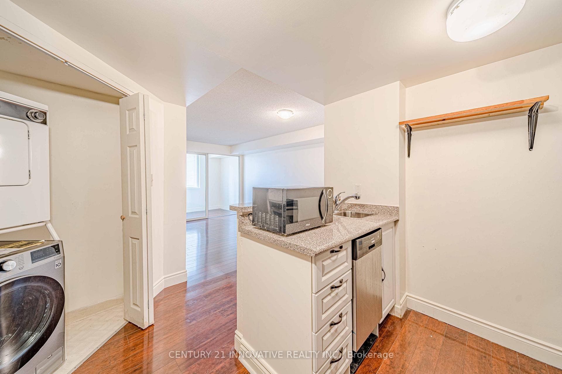 25 Grenville Street Unit 909 photo 6
