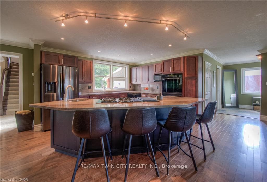 145 RIVERBANK Drive photo 13