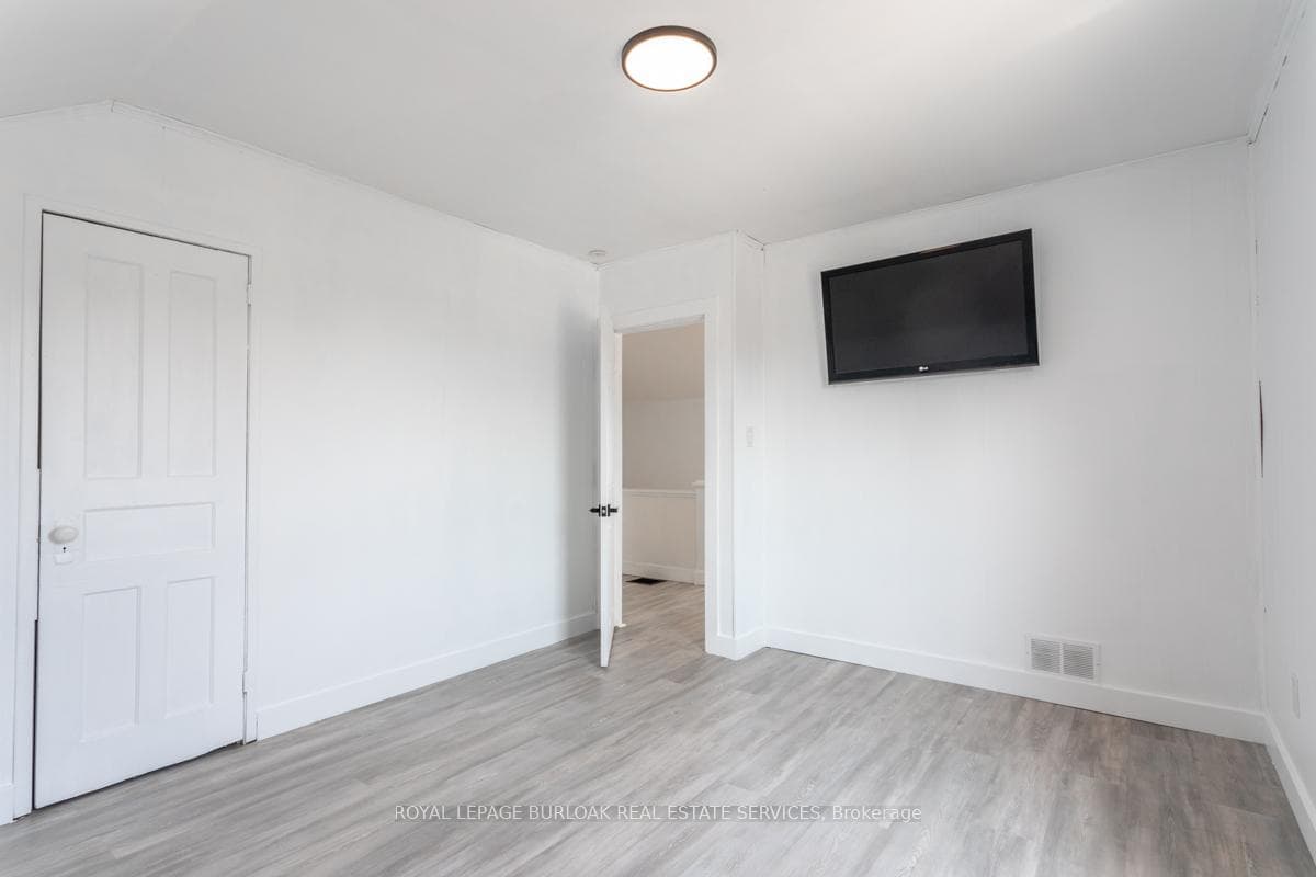 64 Glendale Avenue photo 20