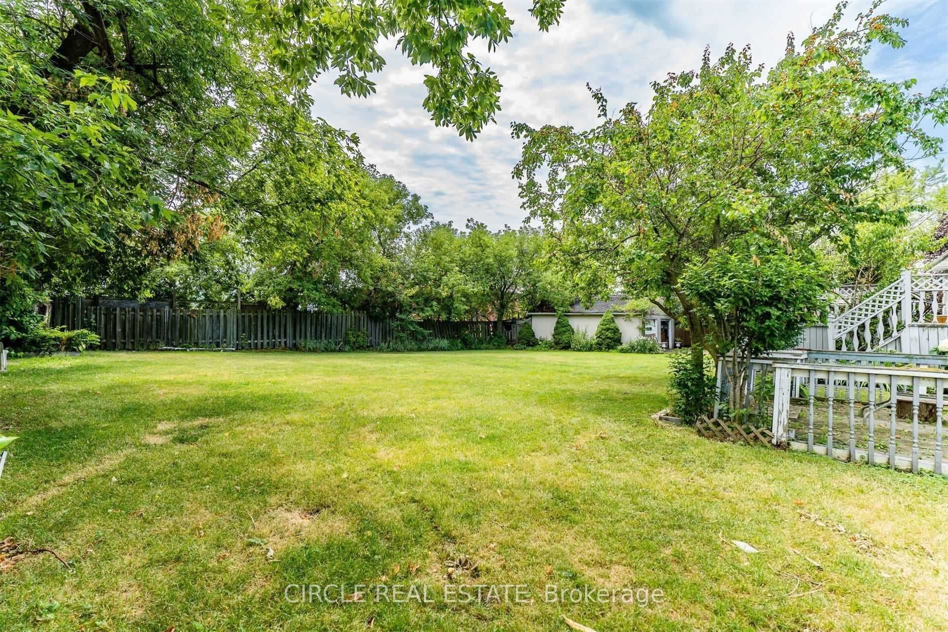 5945 King Street photo 40