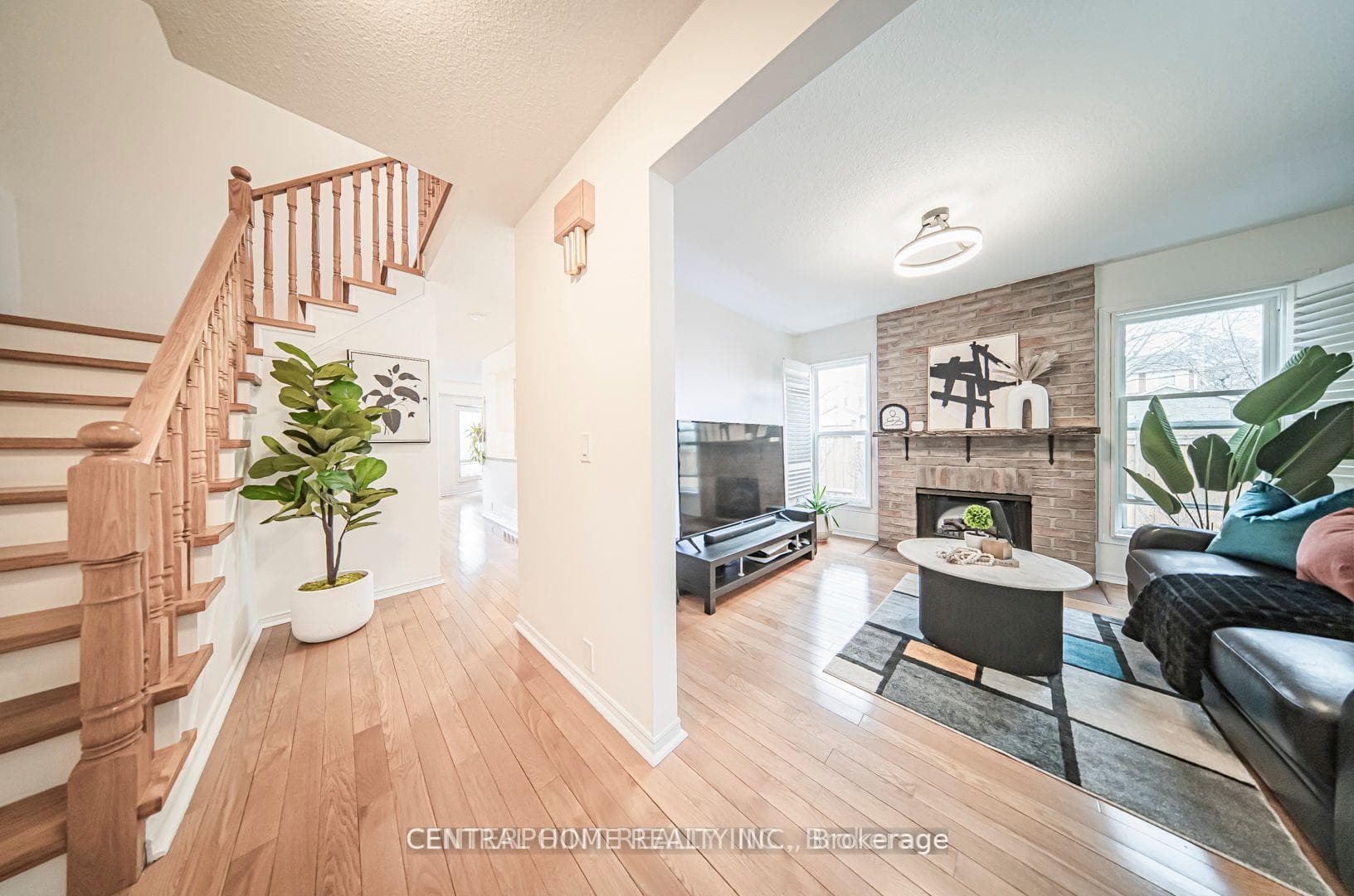 84 Raleigh Crescent photo 5
