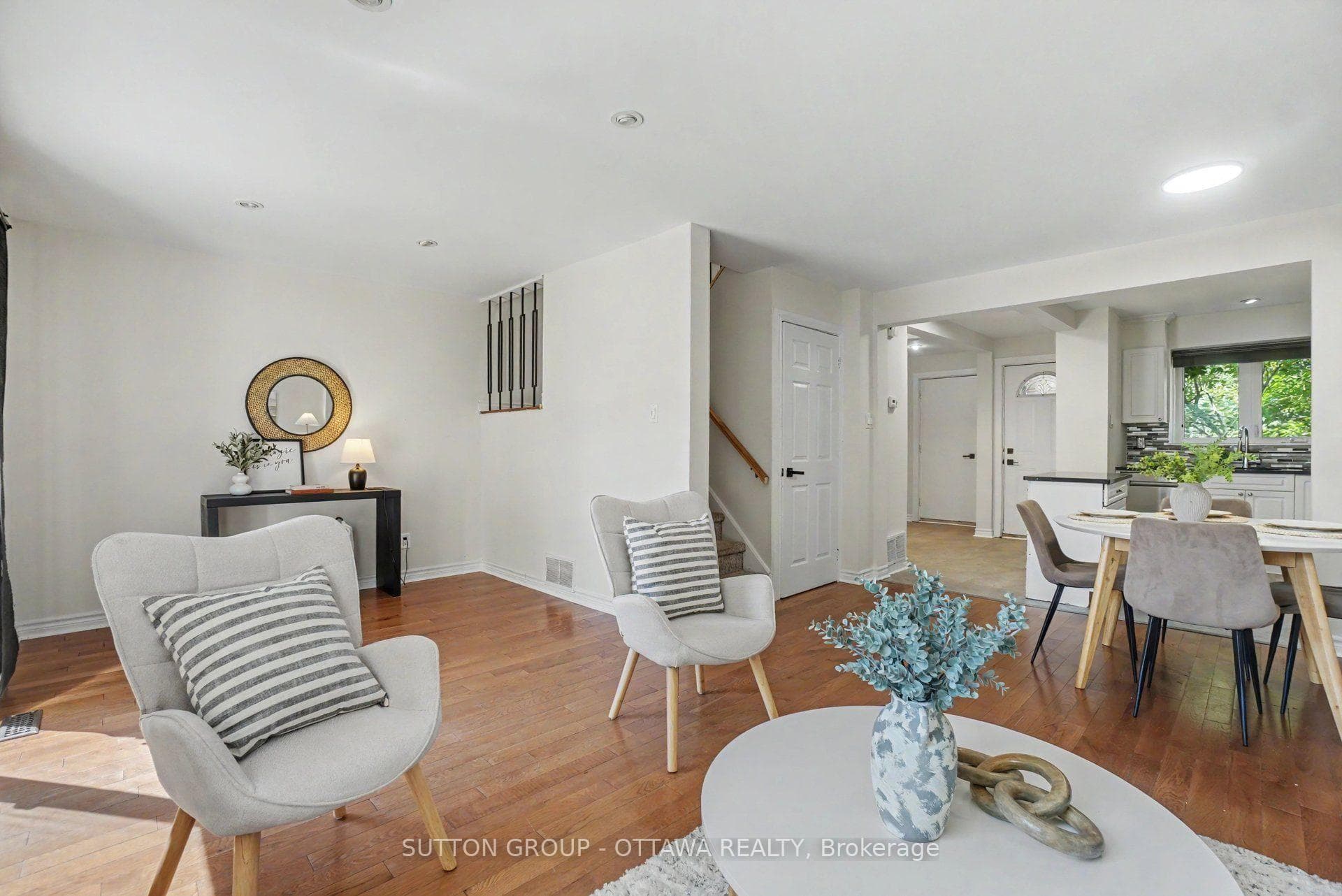 1833 BROUSSEAU Crescent photo 6