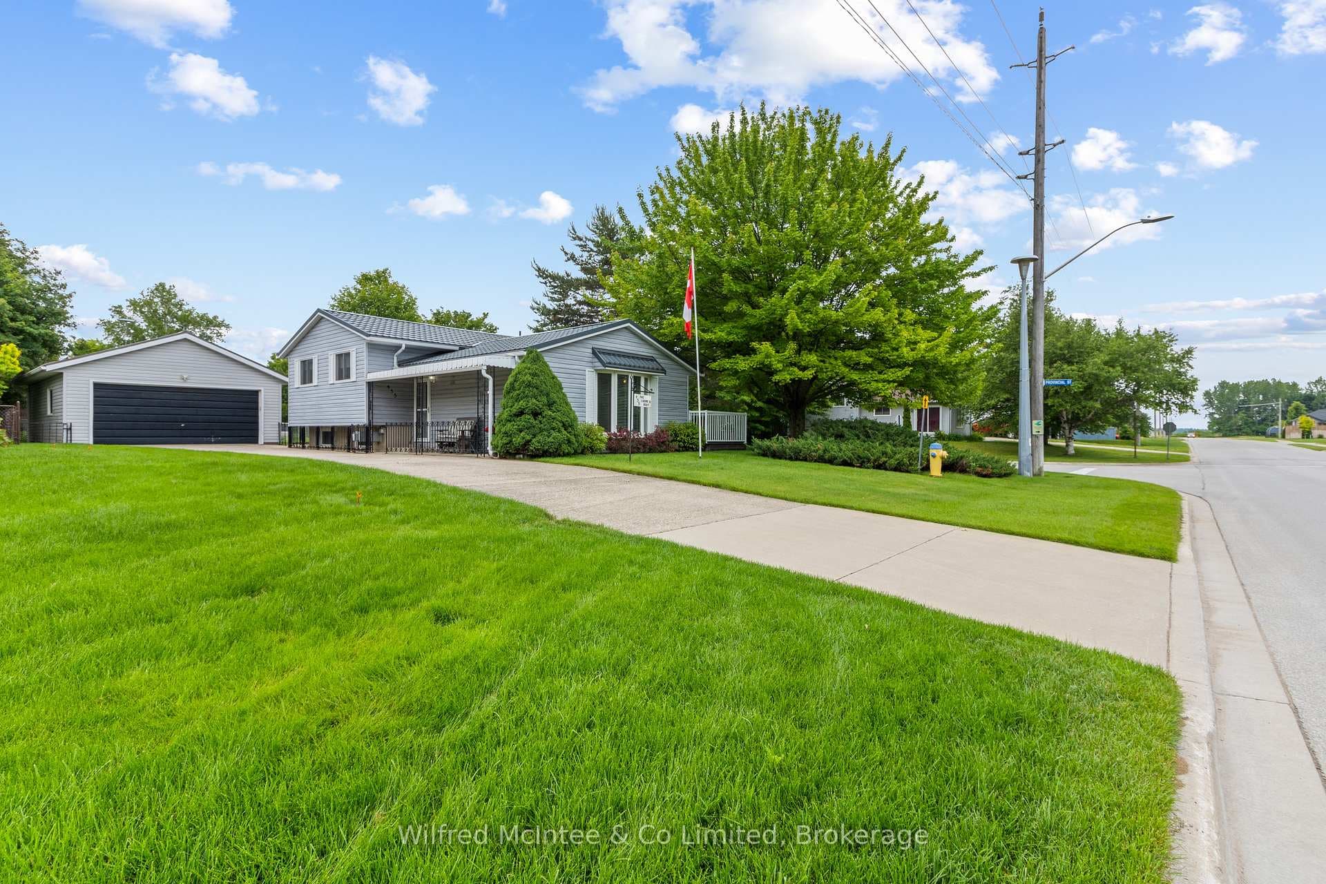 455 Bruce Street photo 4